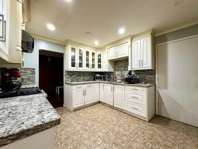 9525 125A STREET, Surrey 4