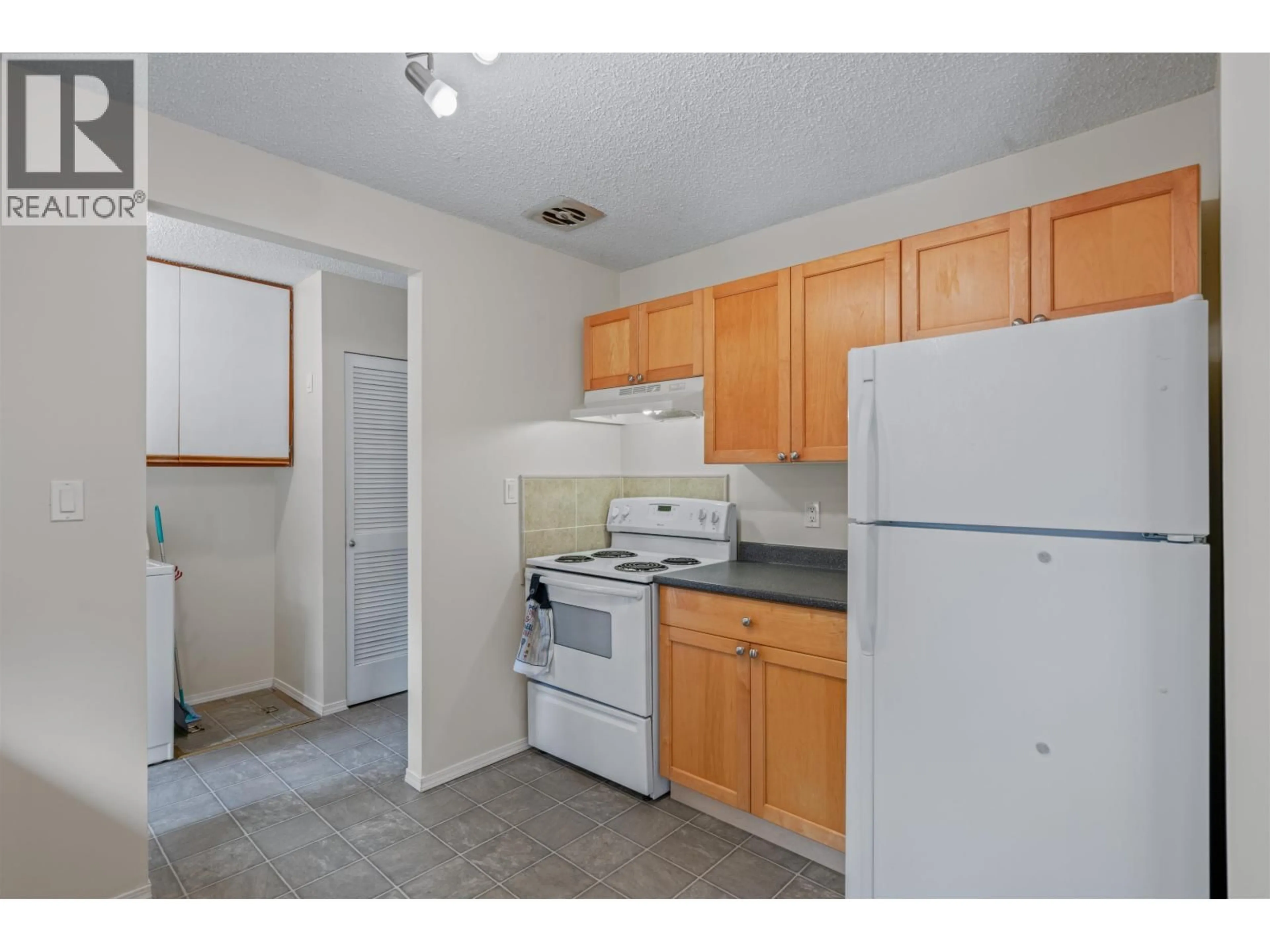 Standard kitchen, unknown for 3589 WILLOWDALE DRIVE, Prince George British Columbia V2K1X6