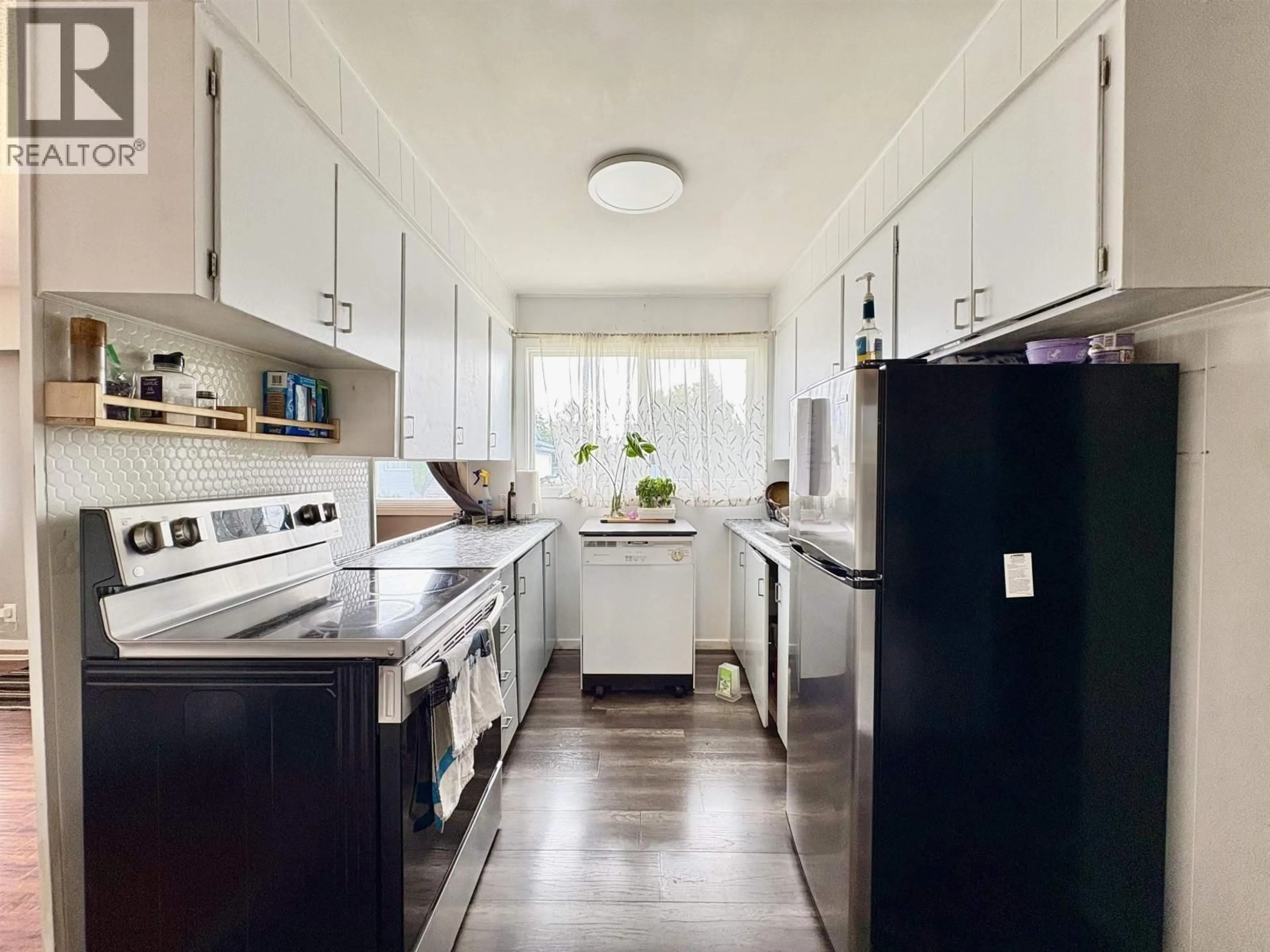 Standard kitchen, unknown for 893 DOUGLAS STREET, Prince George British Columbia V2M2M6