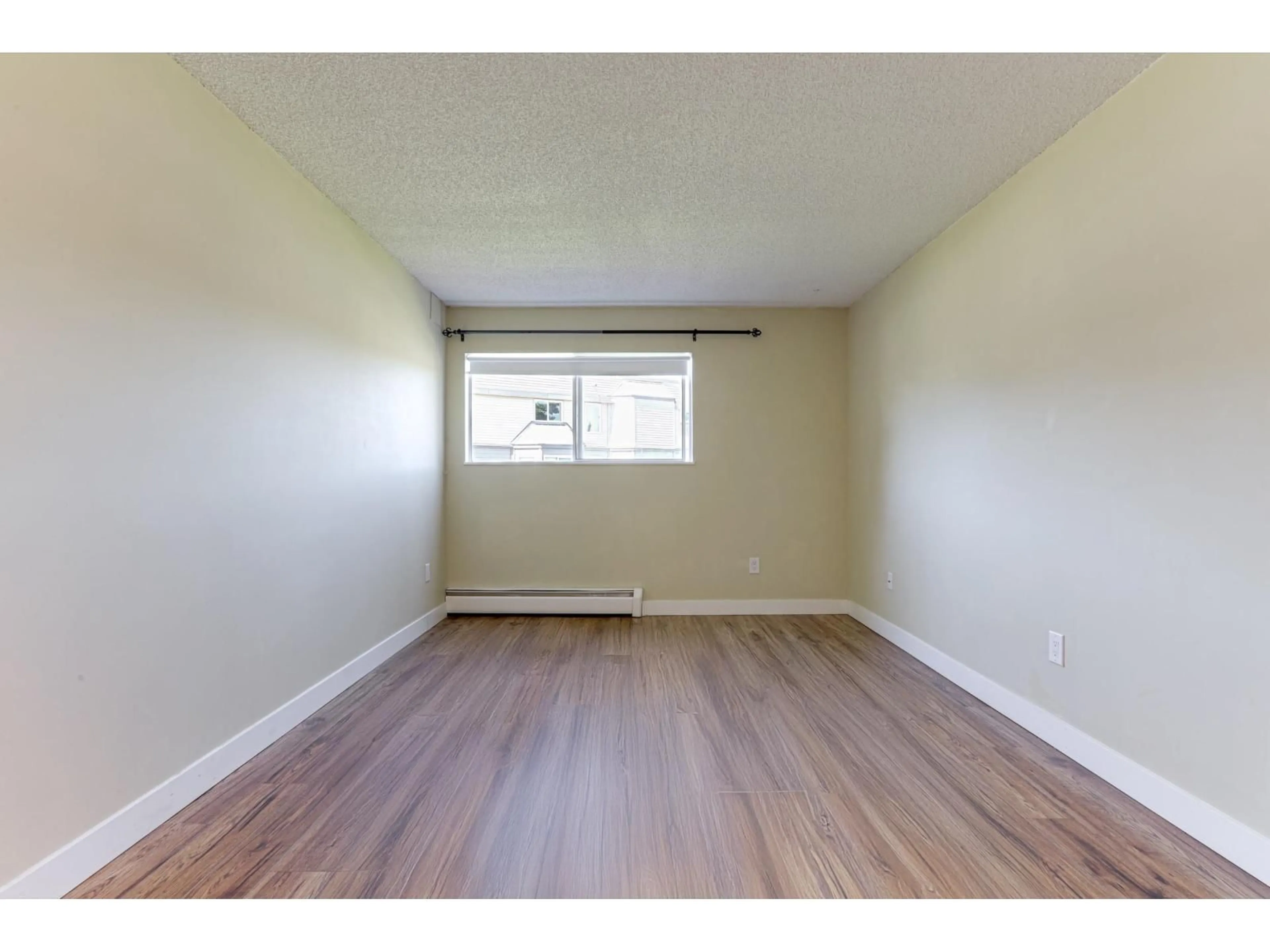 A pic of a room for 212 - 1860 SOUTHMERE EAST, Surrey British Columbia V4A6Y7