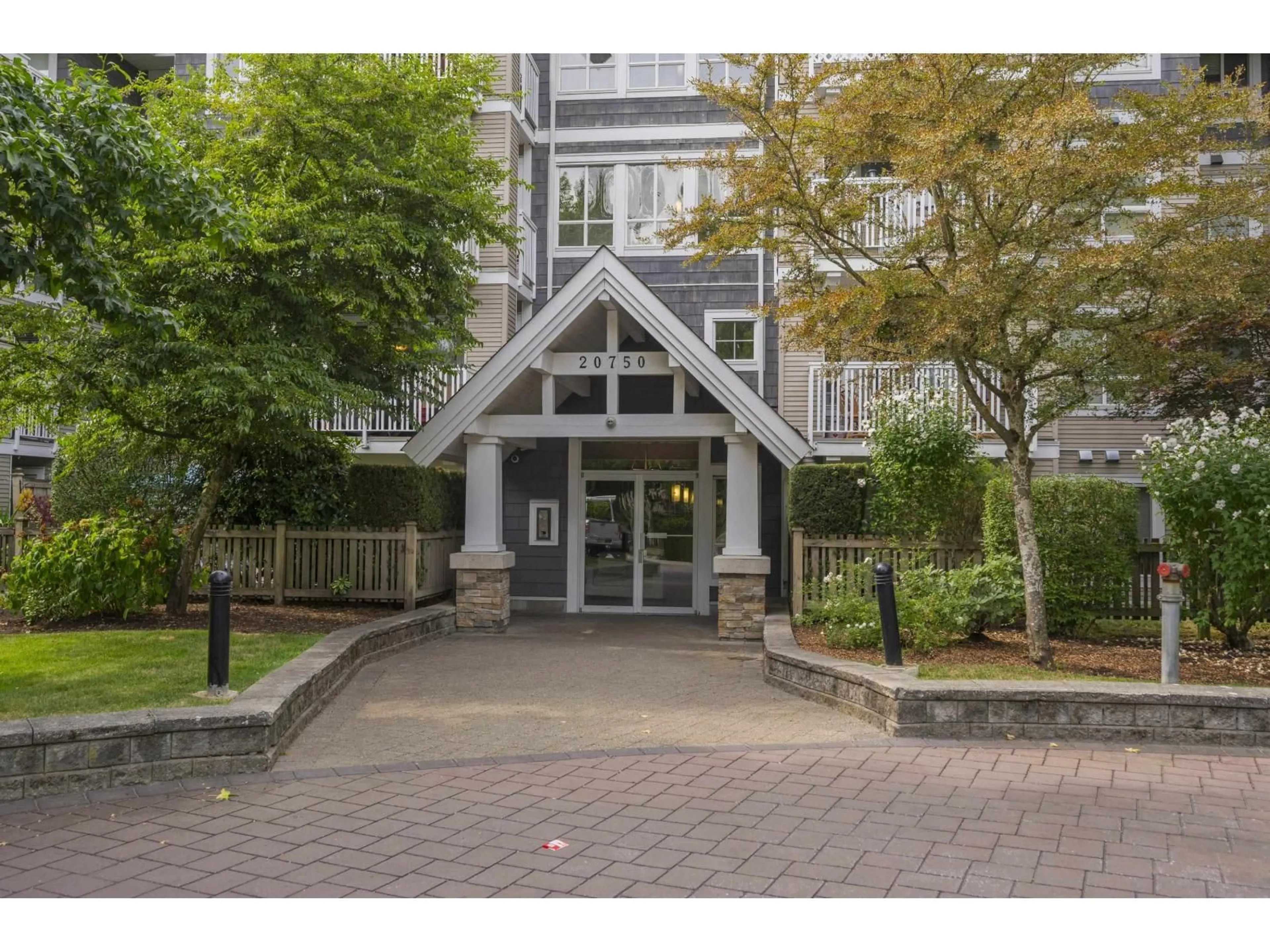 Indoor foyer for 410 - 20750 DUNCAN, Langley British Columbia V3A9J6