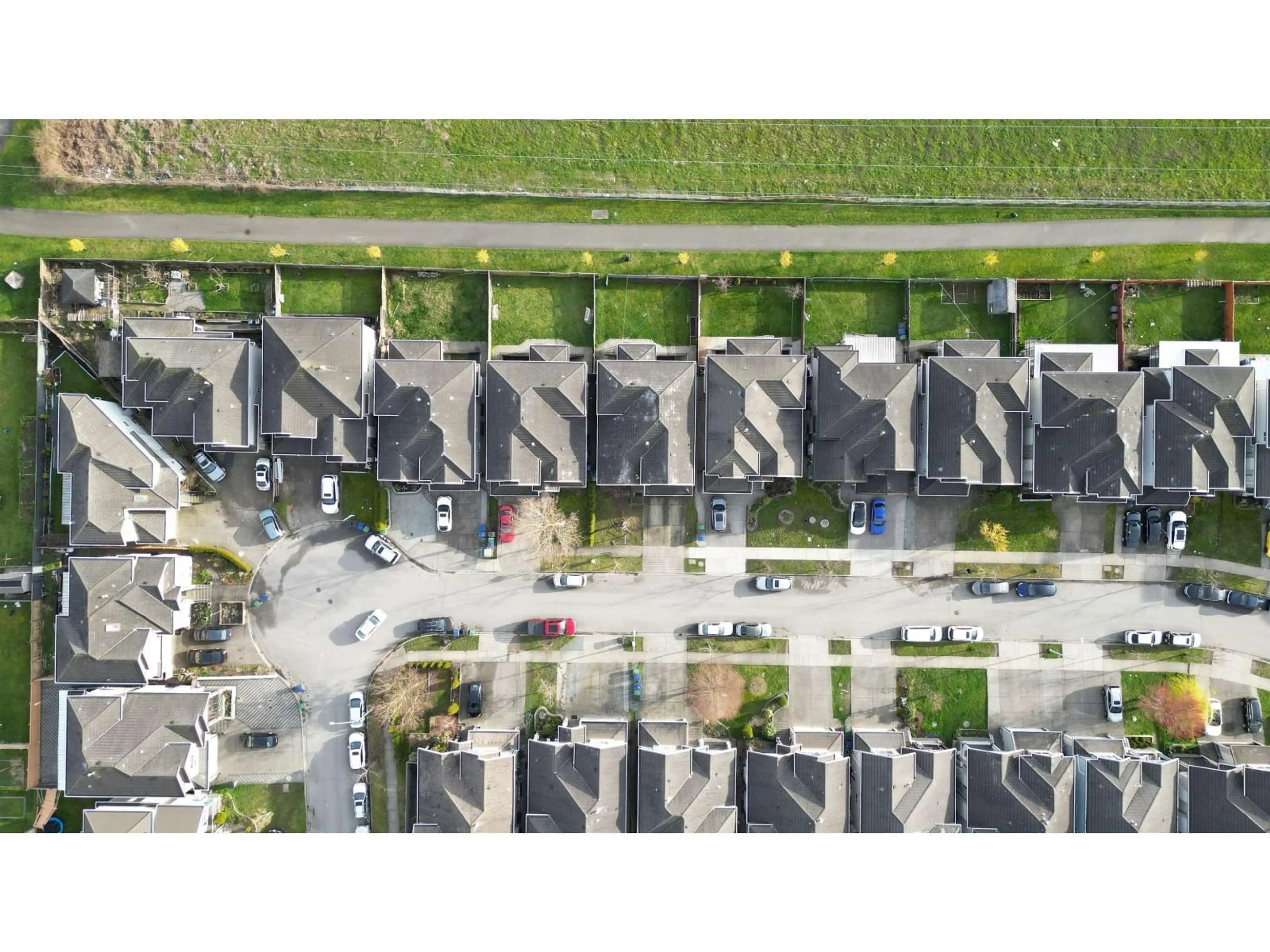 A pic from outside/outdoor area/front of a property/back of a property/a pic from drone, street for 12458 74, Surrey British Columbia V3W1P2