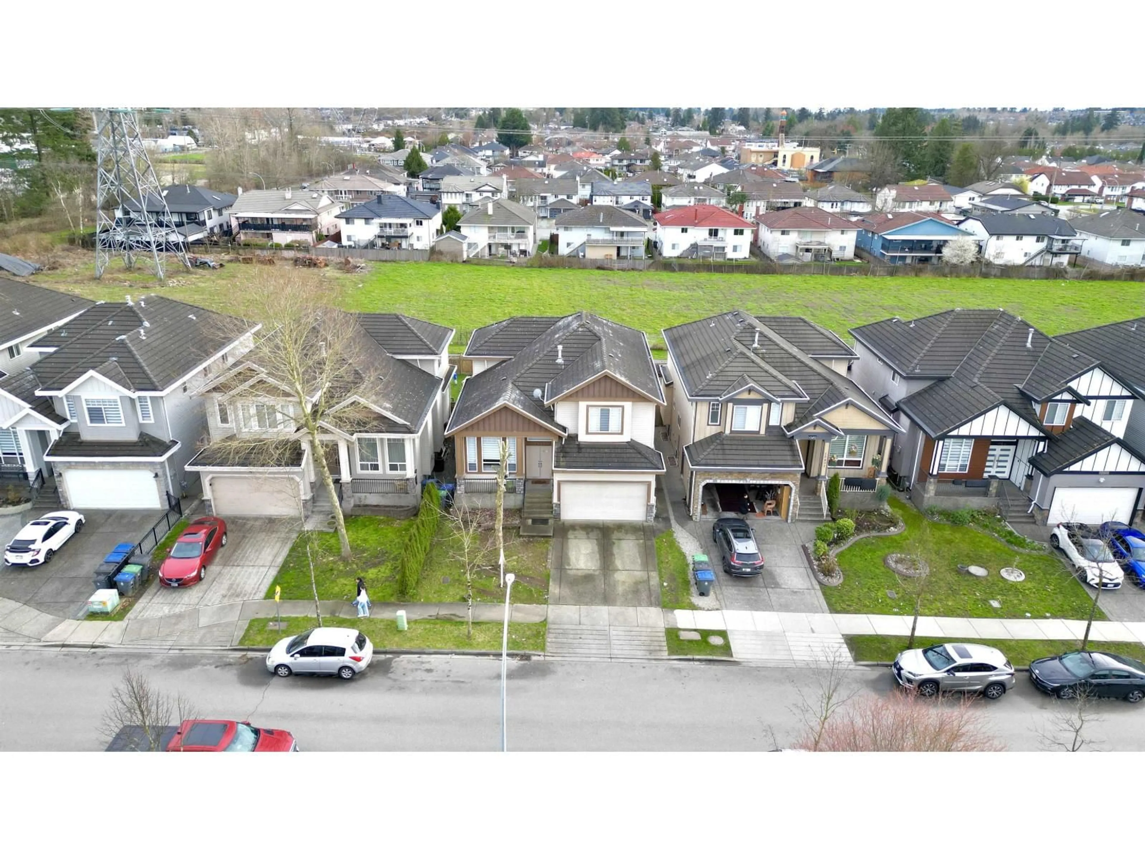A pic from outside/outdoor area/front of a property/back of a property/a pic from drone, street for 12458 74, Surrey British Columbia V3W1P2