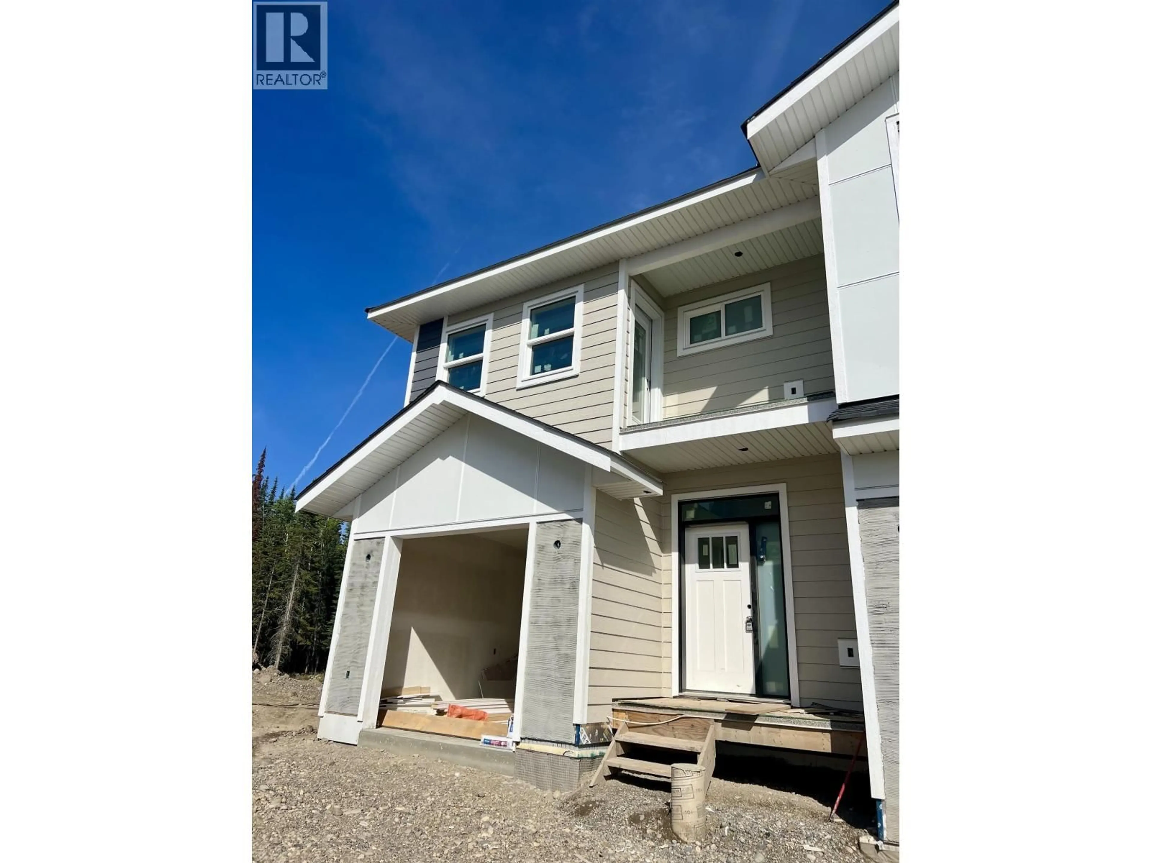Home with vinyl exterior material, street for 102 - 7785 SOUTHRIDGE AVENUE, Prince George British Columbia V2N6S4