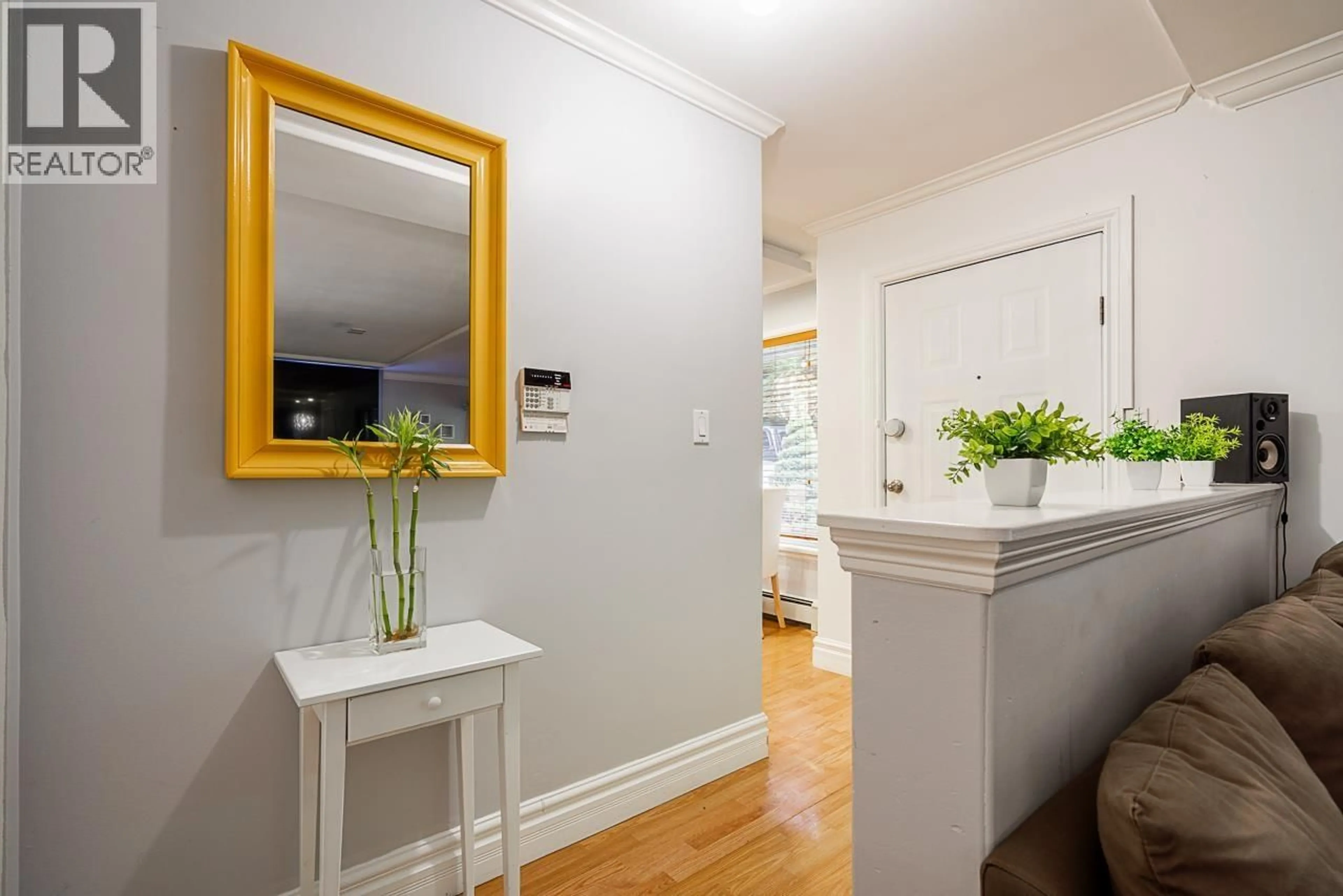 Indoor entryway for 965 FLOYD AVENUE, Coquitlam British Columbia V3J2C8