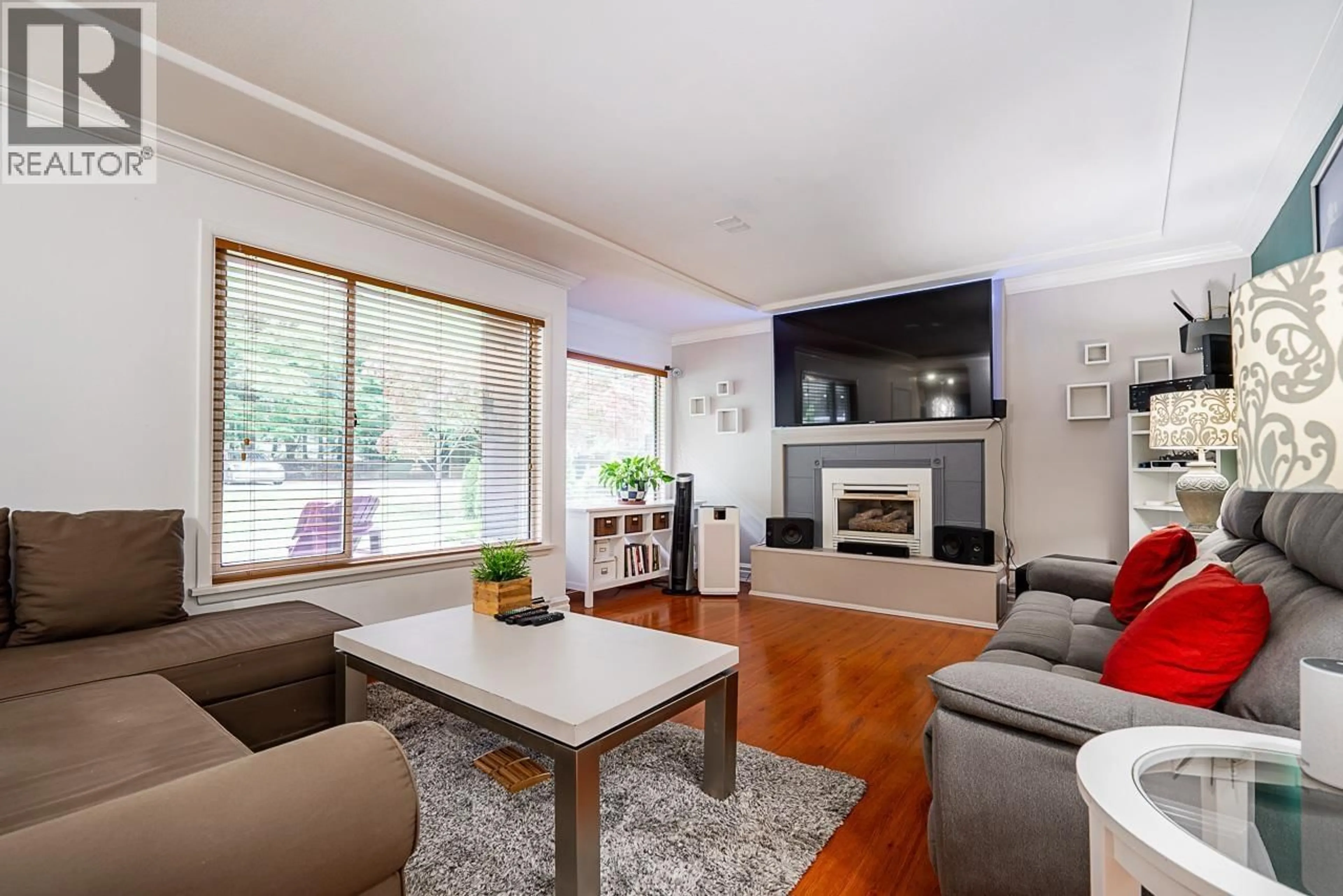 Living room with furniture, wood/laminate floor for 965 FLOYD AVENUE, Coquitlam British Columbia V3J2C8
