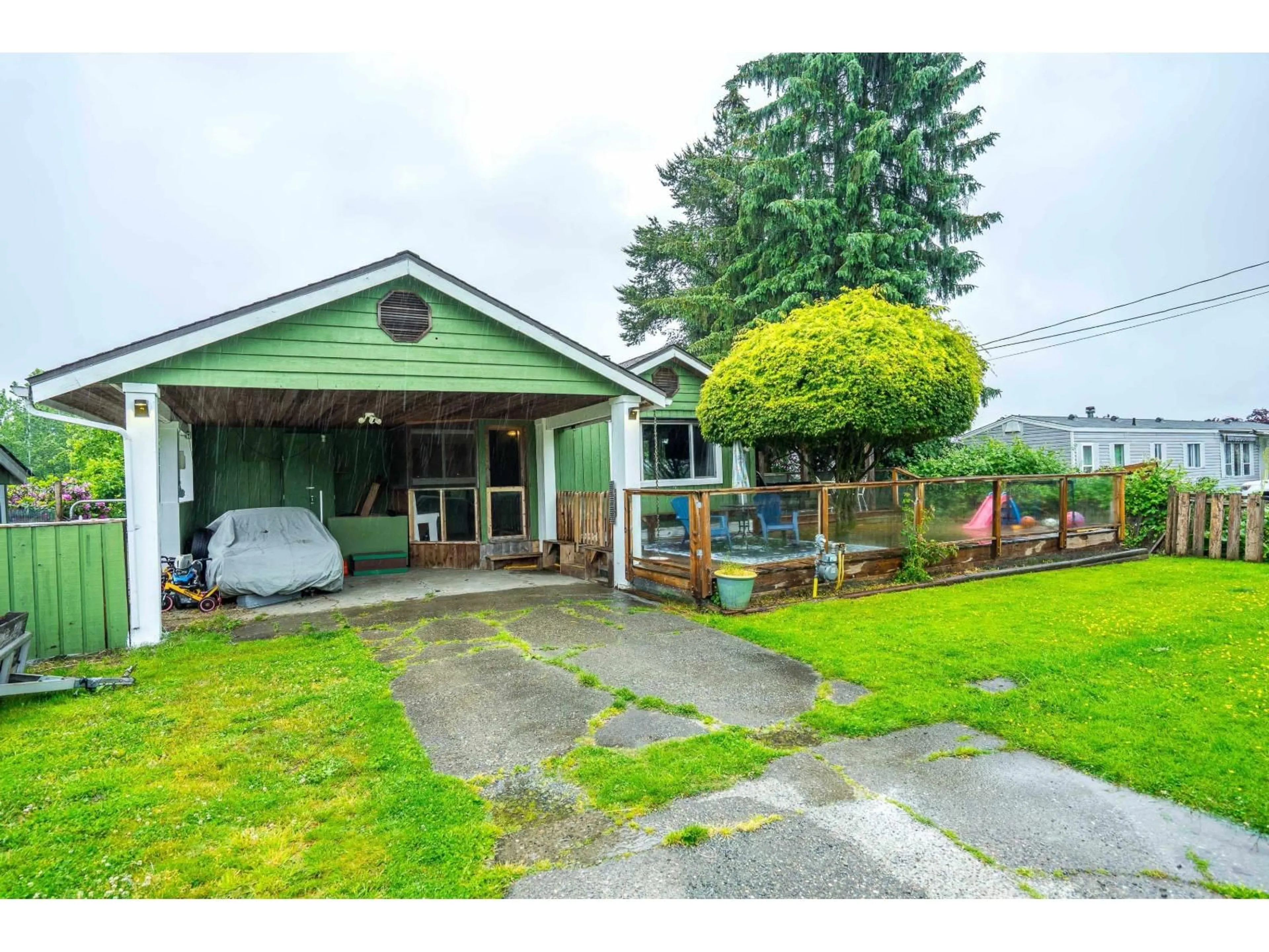 A pic from outside/outdoor area/front of a property/back of a property/a pic from drone, street for 28995 MCTAVISH, Abbotsford British Columbia V4X2E7