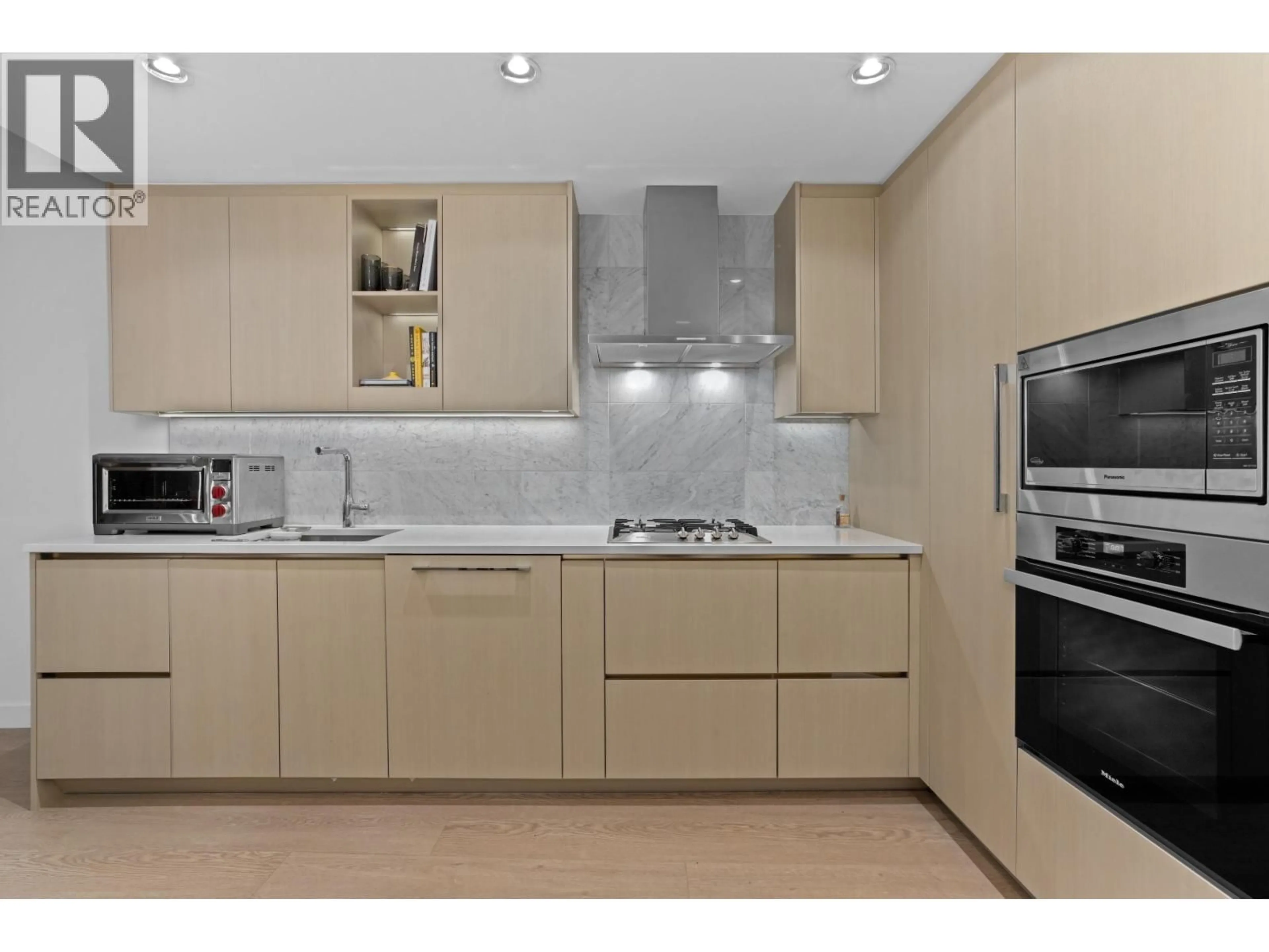 Standard kitchen, unknown for 203 - 89 NELSON STREET, Vancouver British Columbia V6Z0E7