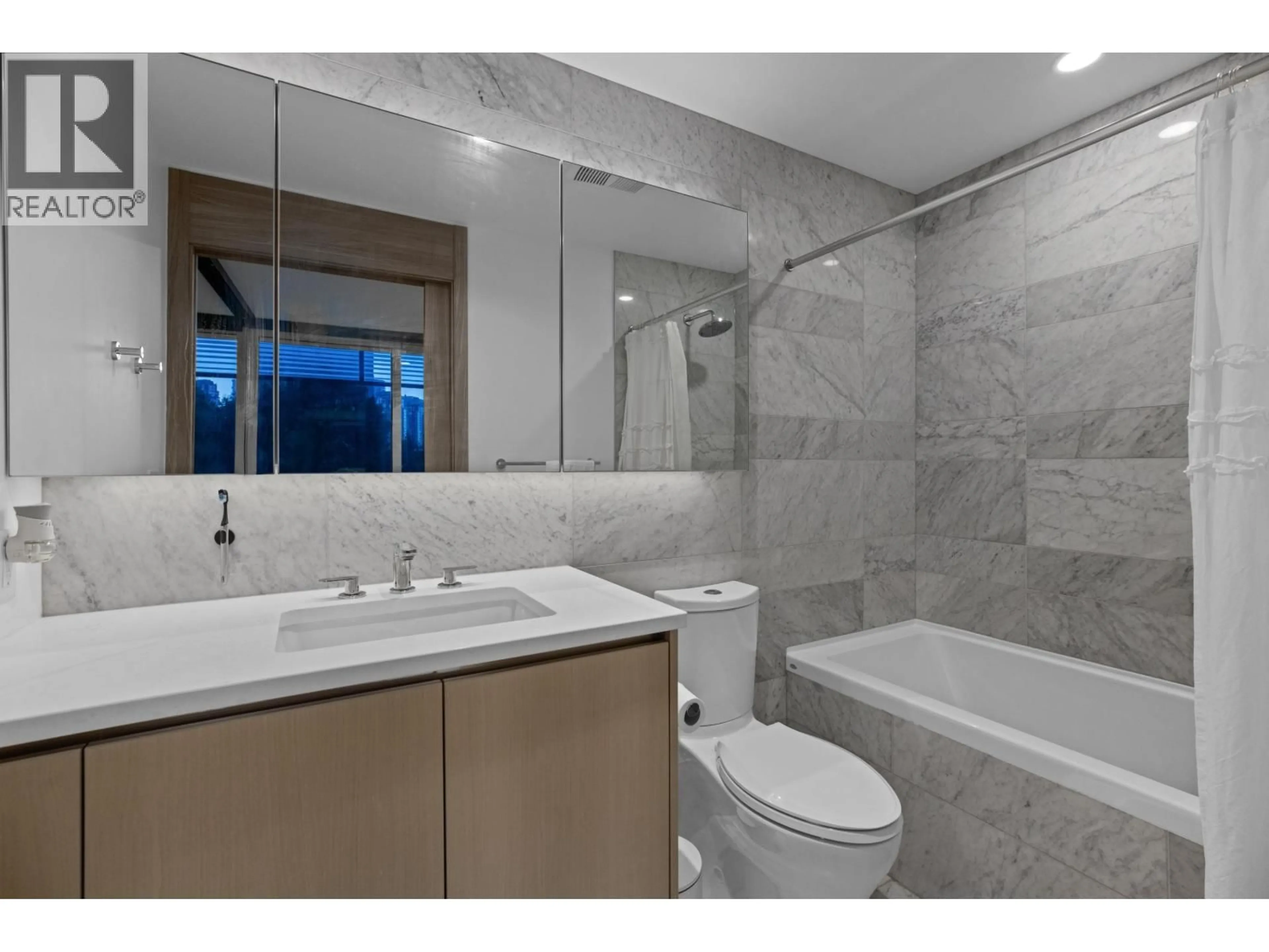 Standard bathroom, ceramic/tile floor for 203 - 89 NELSON STREET, Vancouver British Columbia V6Z0E7
