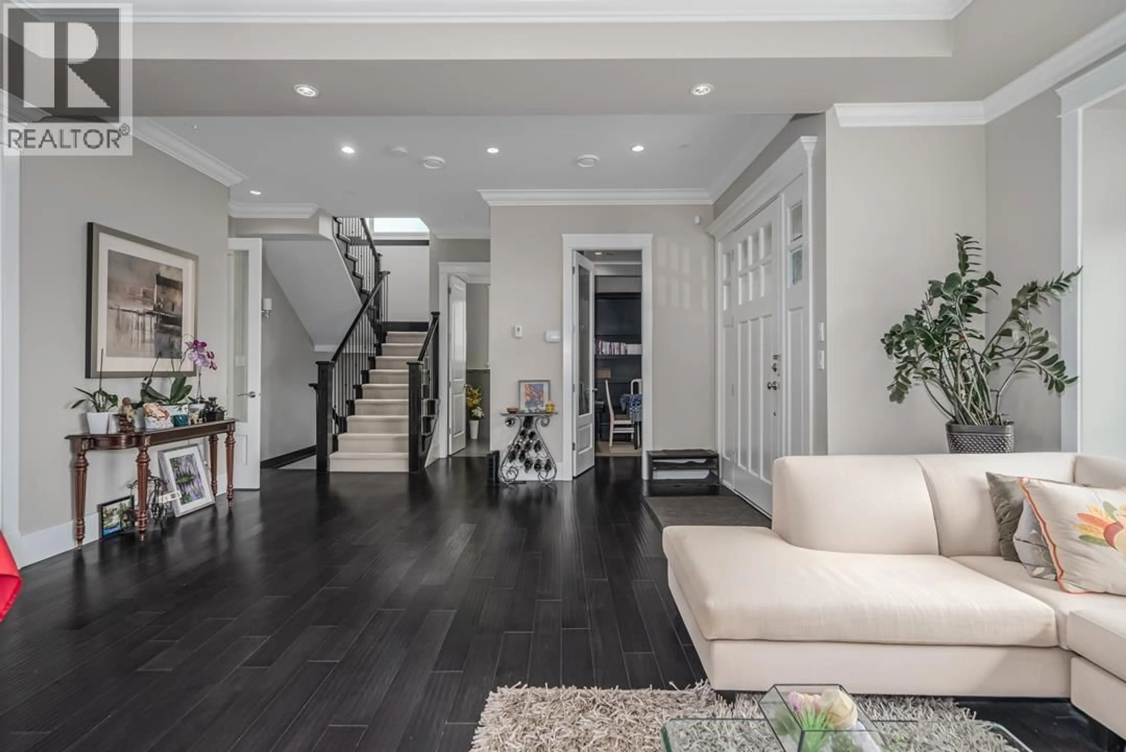 Indoor entryway for 1507 55TH AVENUE, Vancouver British Columbia V5P1Z2