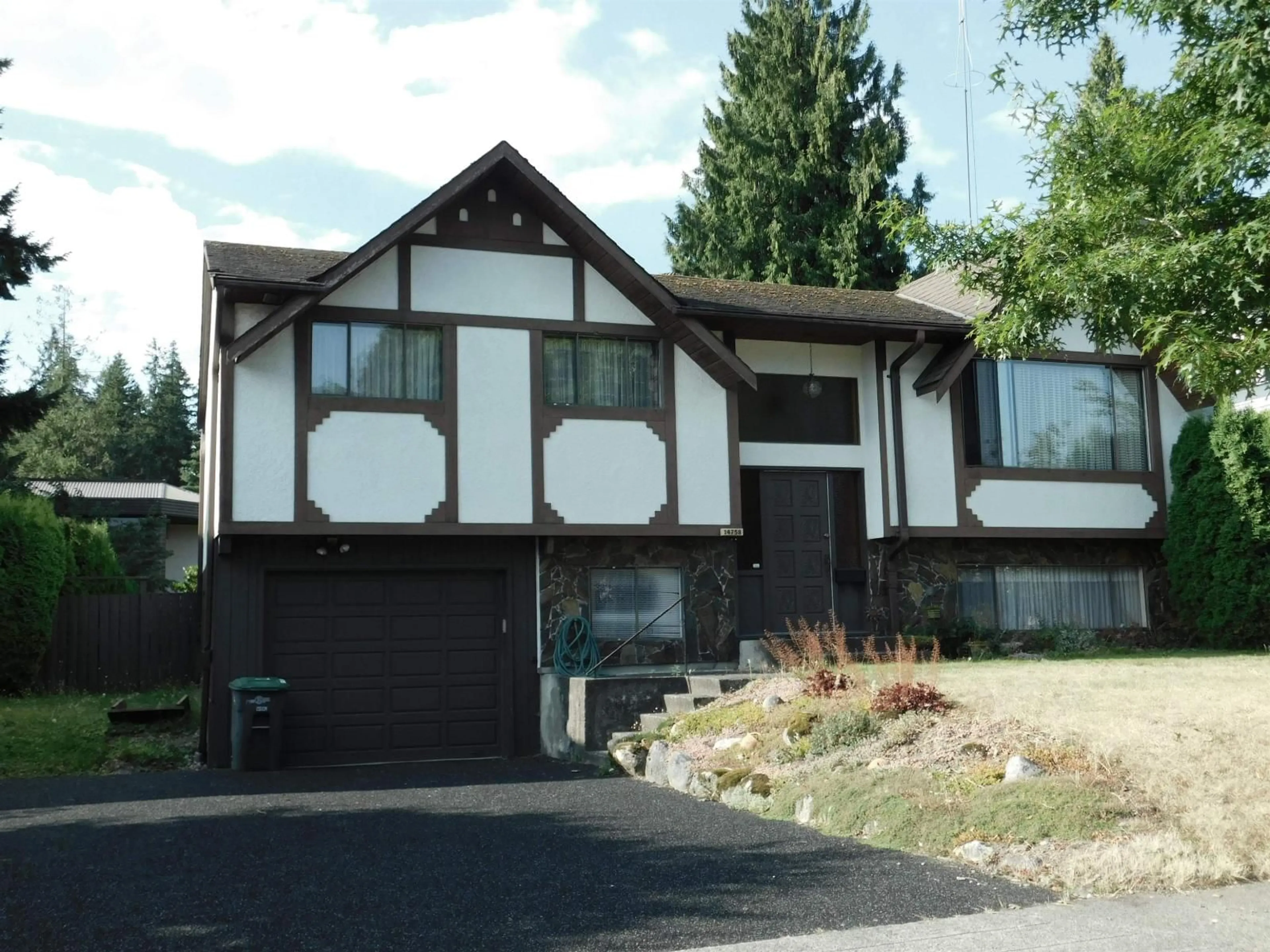 Home with vinyl exterior material, street for 14758 HALSTEAD, Surrey British Columbia V3R6S5