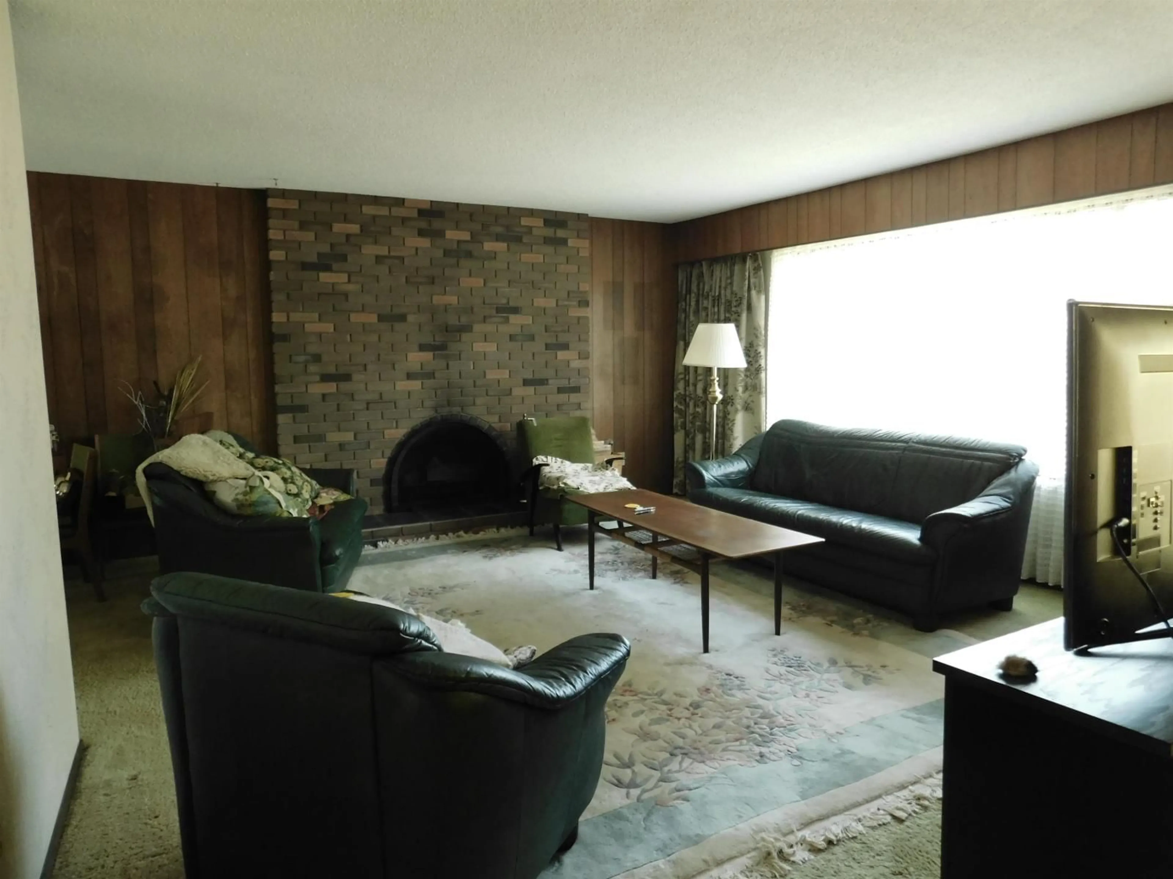 Living room with furniture, unknown for 14758 HALSTEAD, Surrey British Columbia V3R6S5