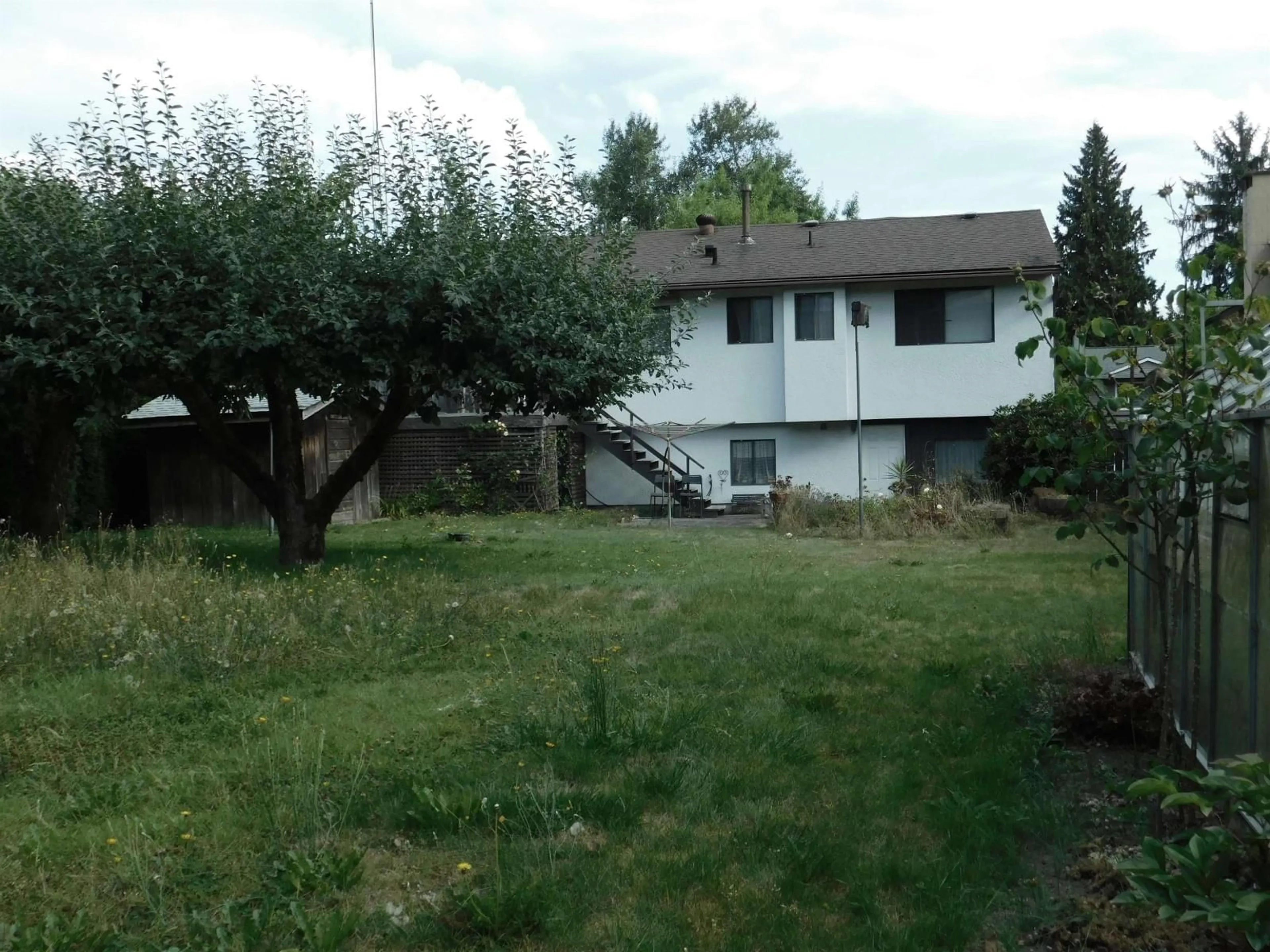 A pic from outside/outdoor area/front of a property/back of a property/a pic from drone, unknown for 14758 HALSTEAD, Surrey British Columbia V3R6S5