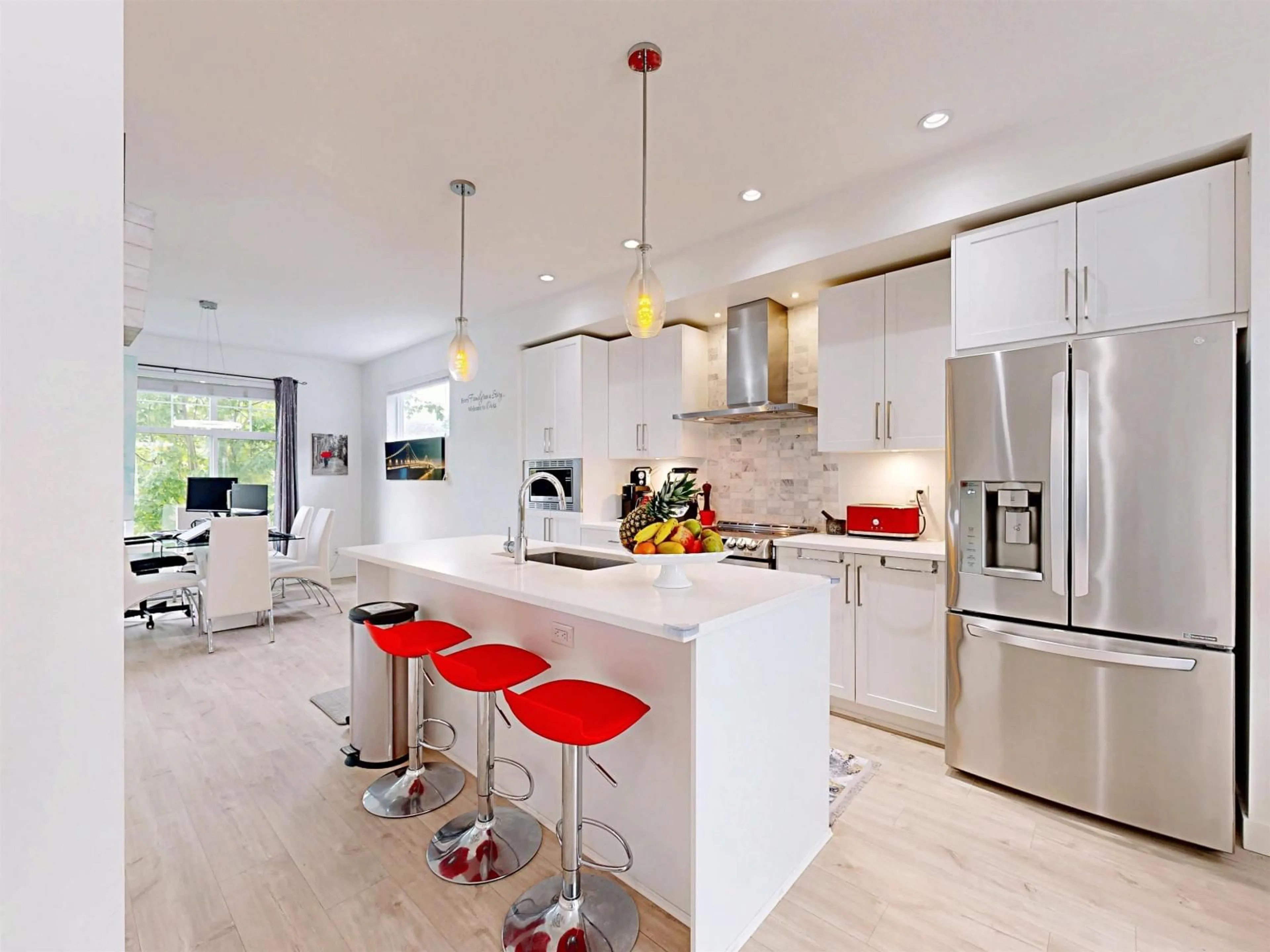 Contemporary kitchen, ceramic/tile floor for 5 - 2550 156, Surrey British Columbia V4P1C8