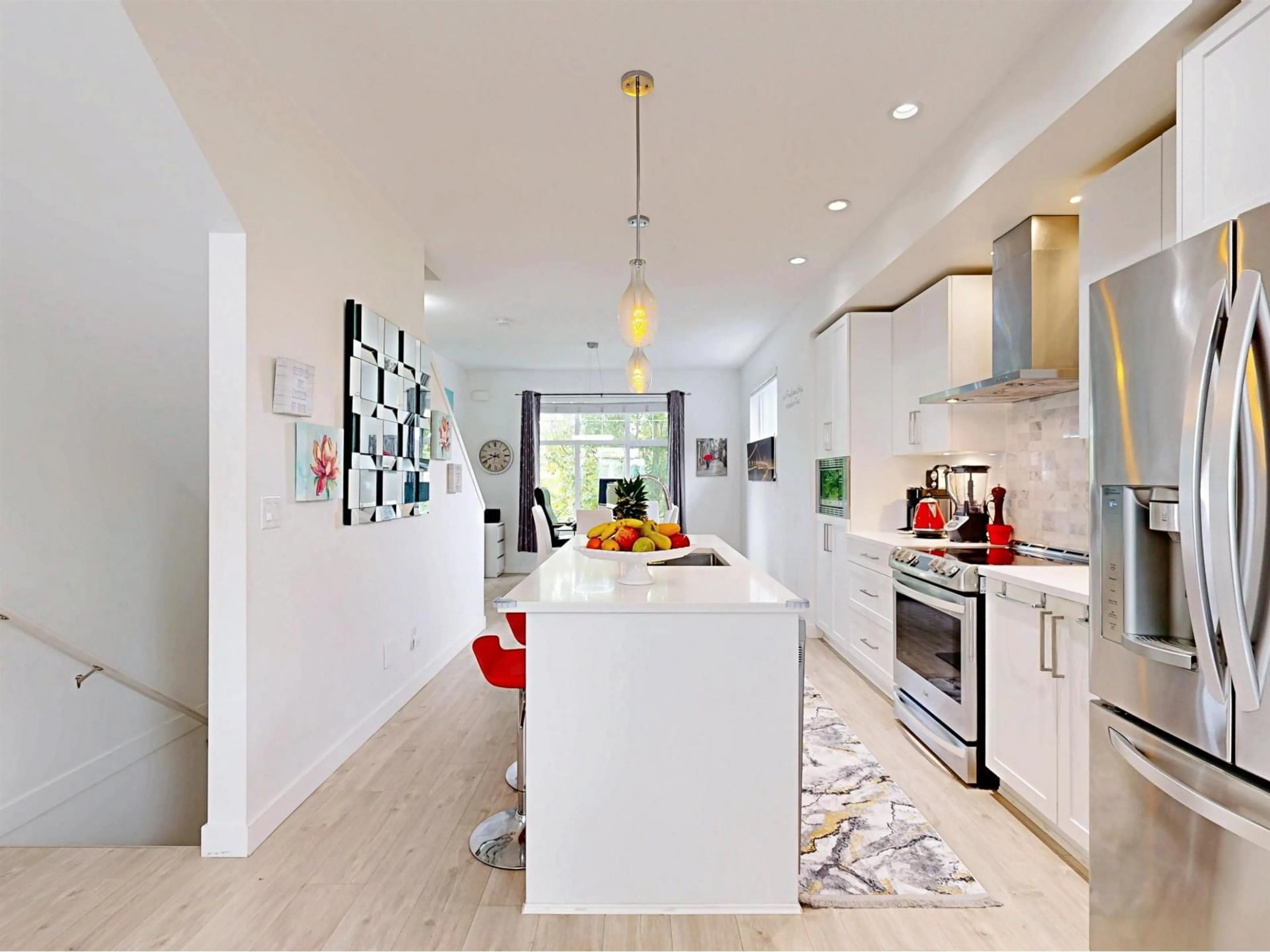 Contemporary kitchen, ceramic/tile floor for 5 - 2550 156, Surrey British Columbia V4P1C8