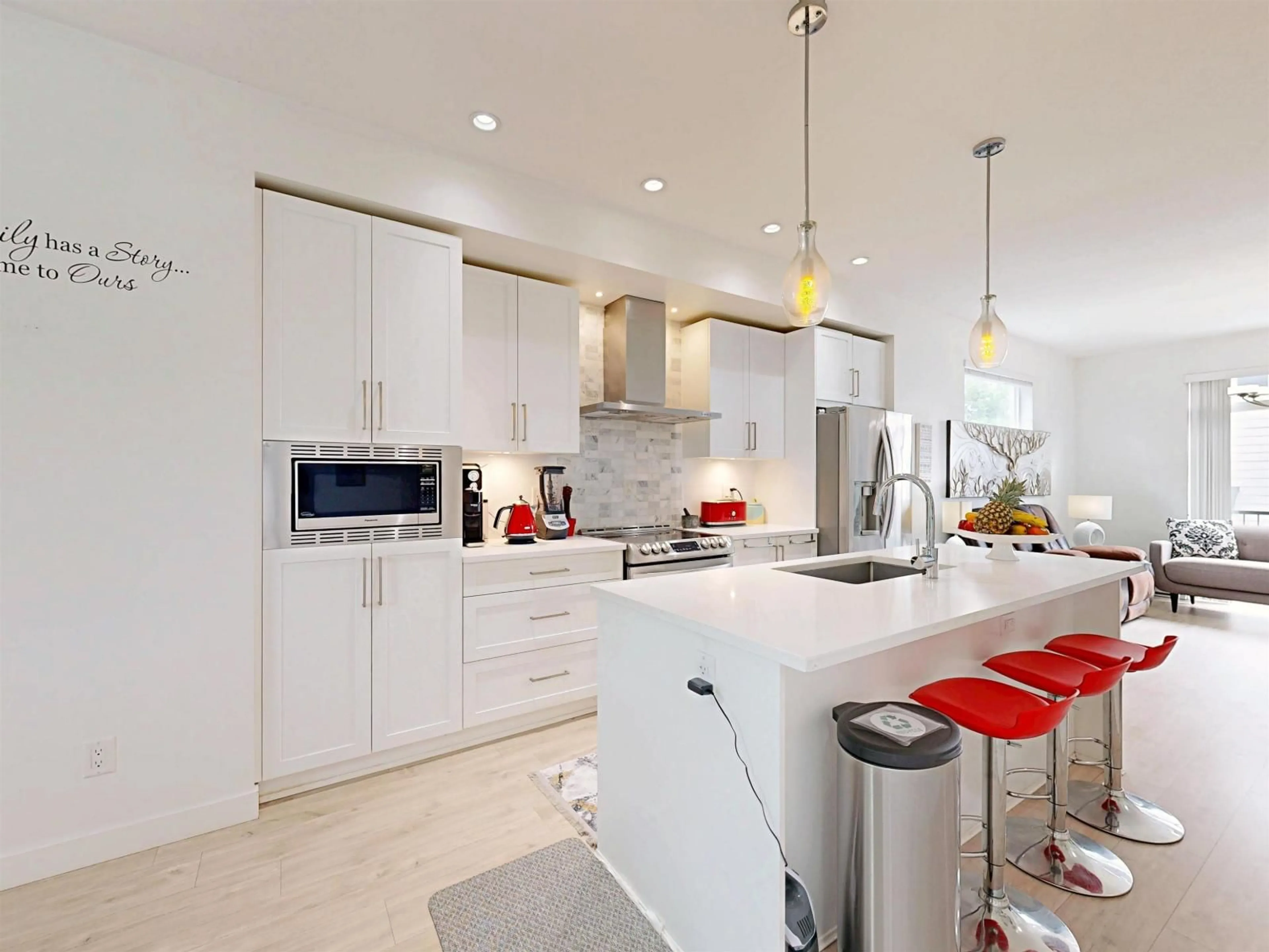 Contemporary kitchen, ceramic/tile floor for 5 - 2550 156, Surrey British Columbia V4P1C8