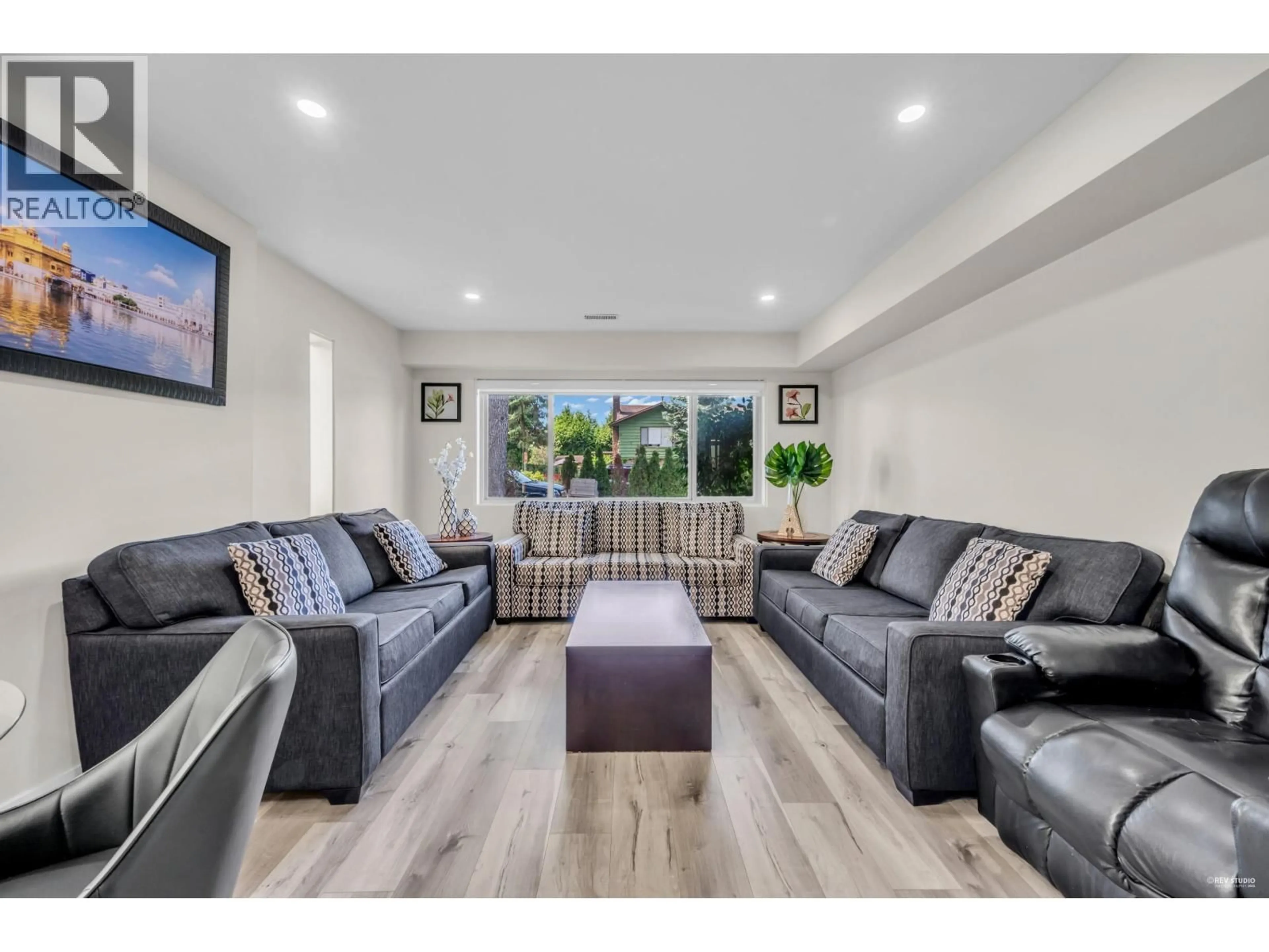 Living room with furniture, unknown for 9140 ASH STREET, Richmond British Columbia V7A2T6
