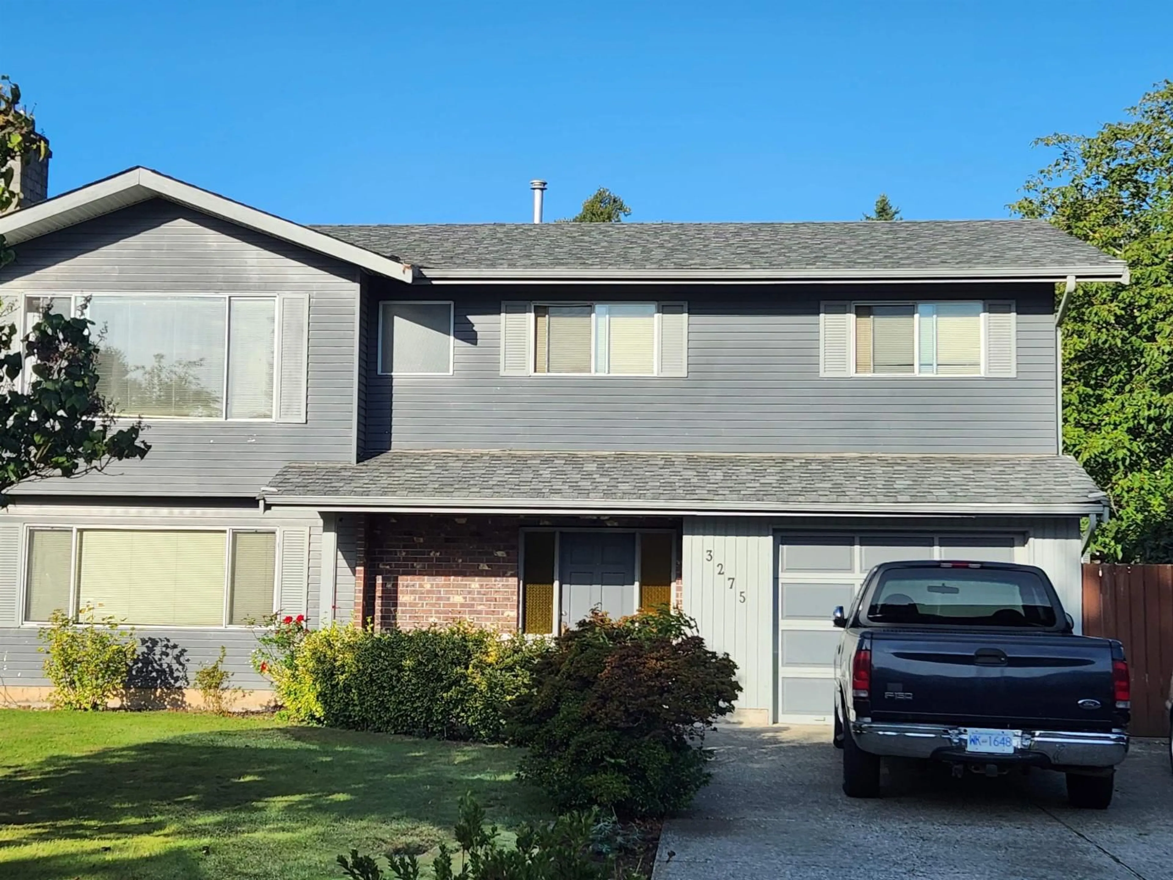 Home with vinyl exterior material, street for 3275 JERVIS, Abbotsford British Columbia V2T4R8