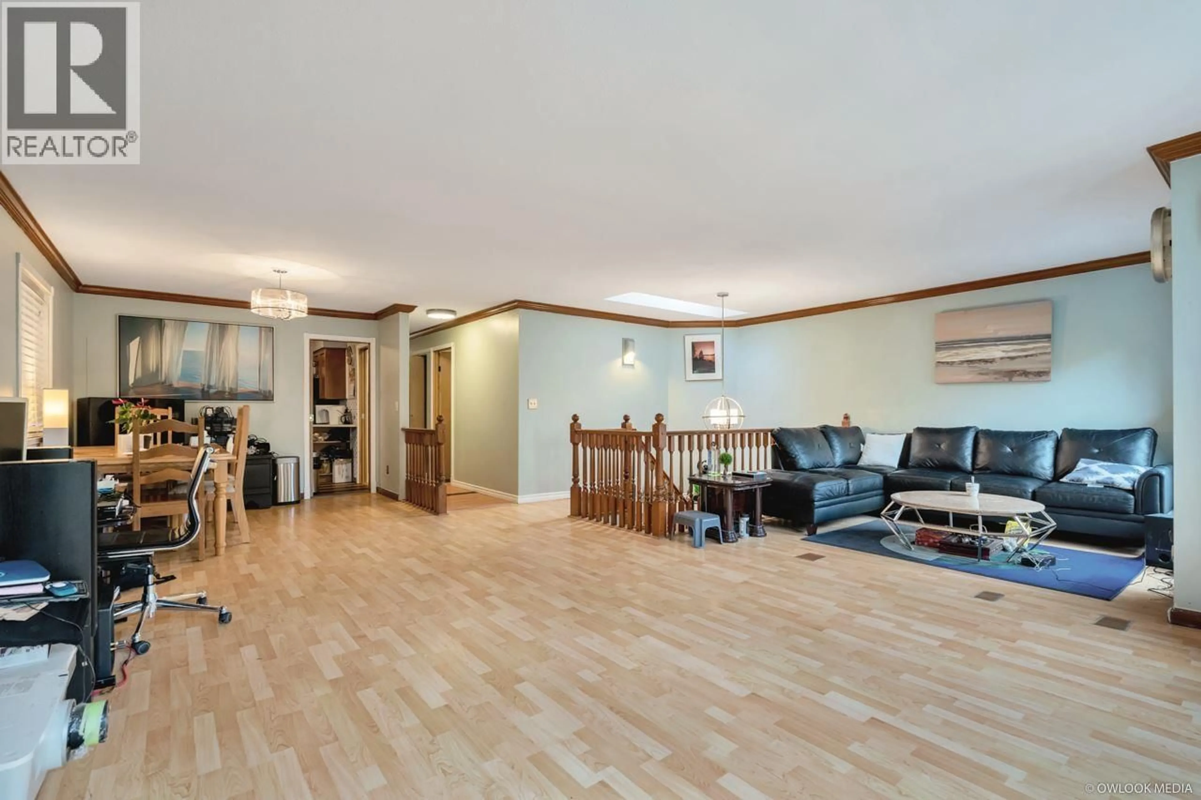 Living room with furniture, wood/laminate floor for 1206 11TH AVENUE, Vancouver British Columbia V5T2G3