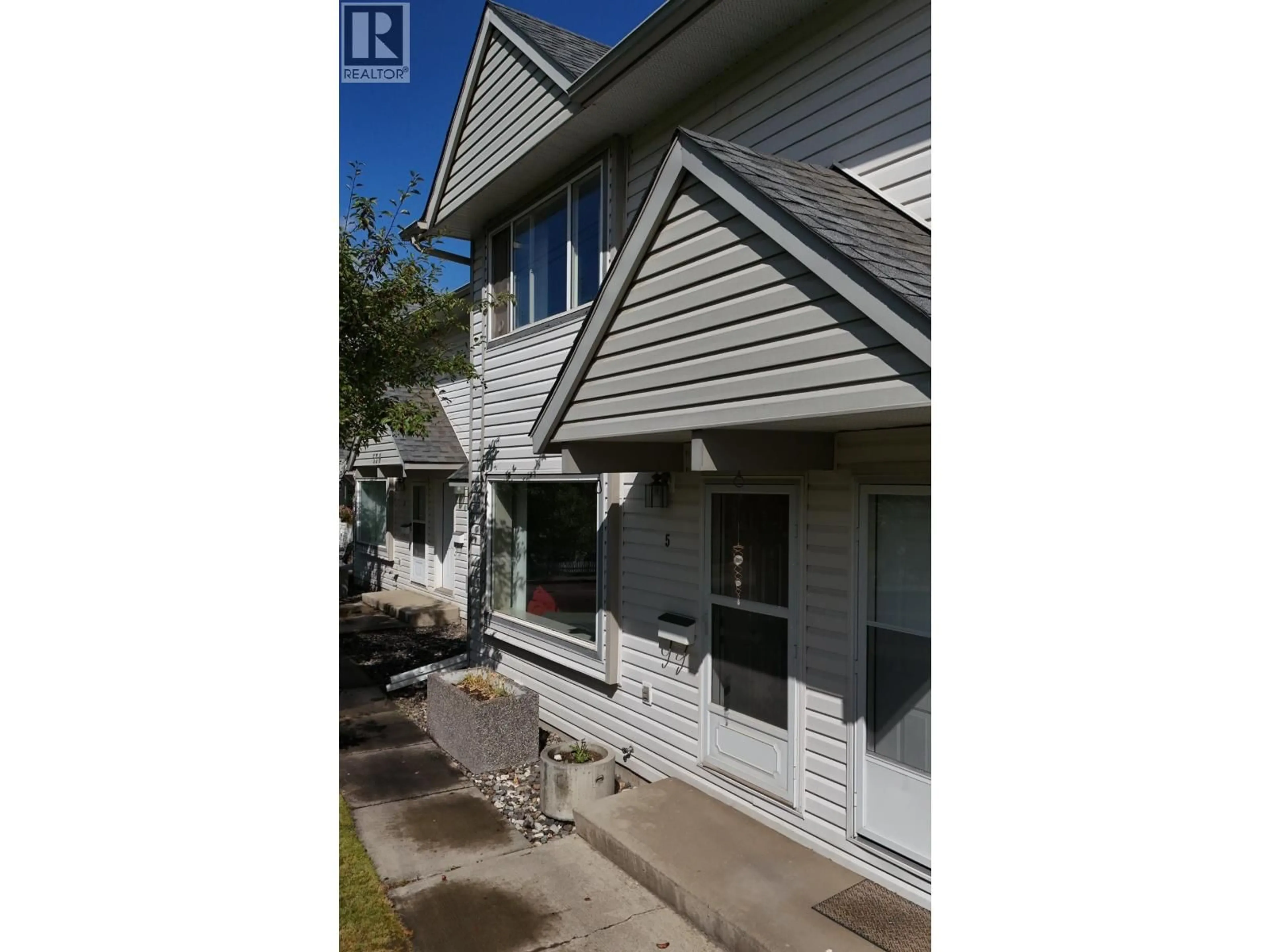 A pic from outside/outdoor area/front of a property/back of a property/a pic from drone, street for 5 - 530 YORSTON STREET, Williams Lake British Columbia V2G4S7