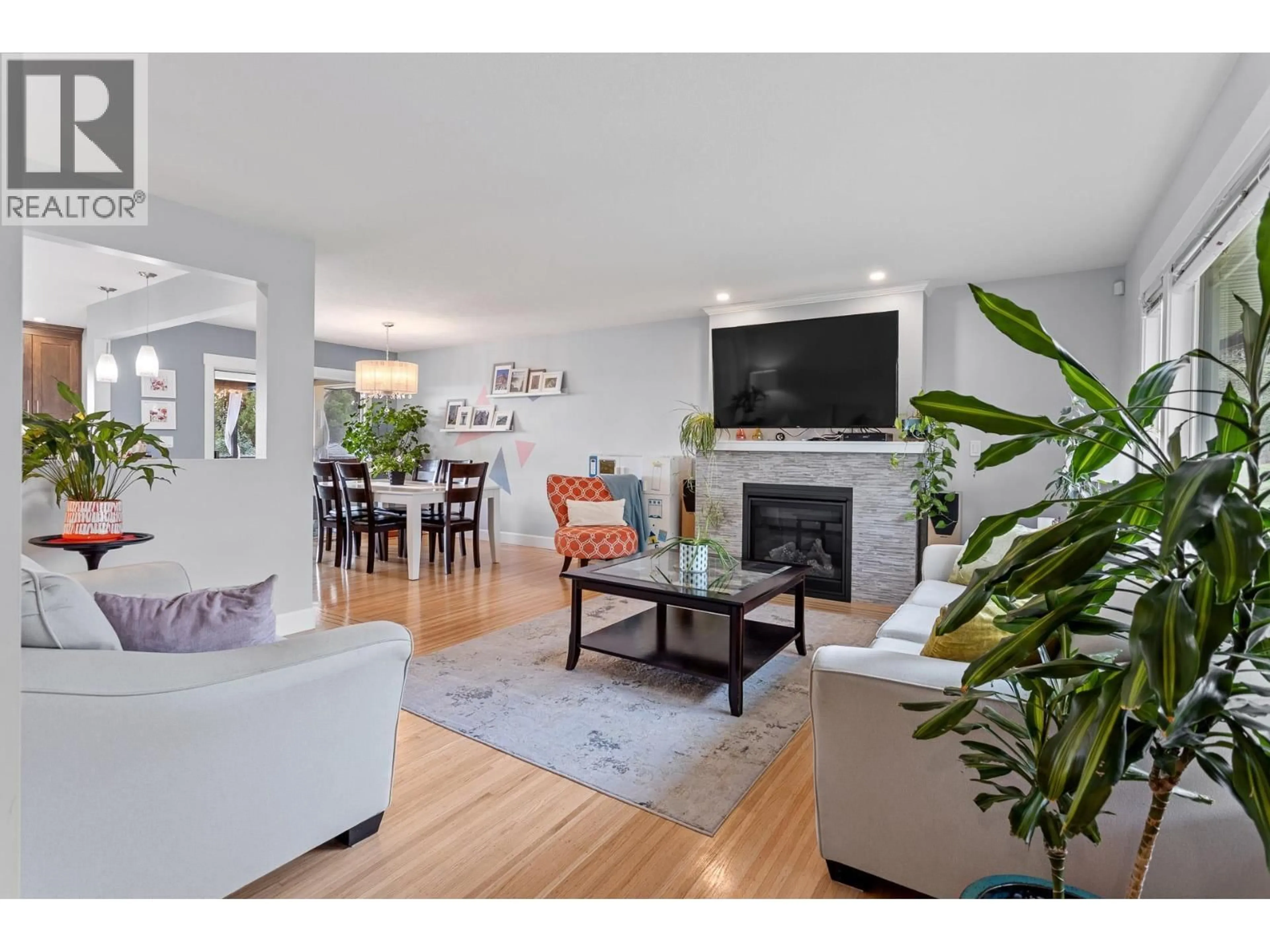 Living room with furniture, wood/laminate floor for 1120 ROCHESTER AVENUE, Coquitlam British Columbia V3K2X4