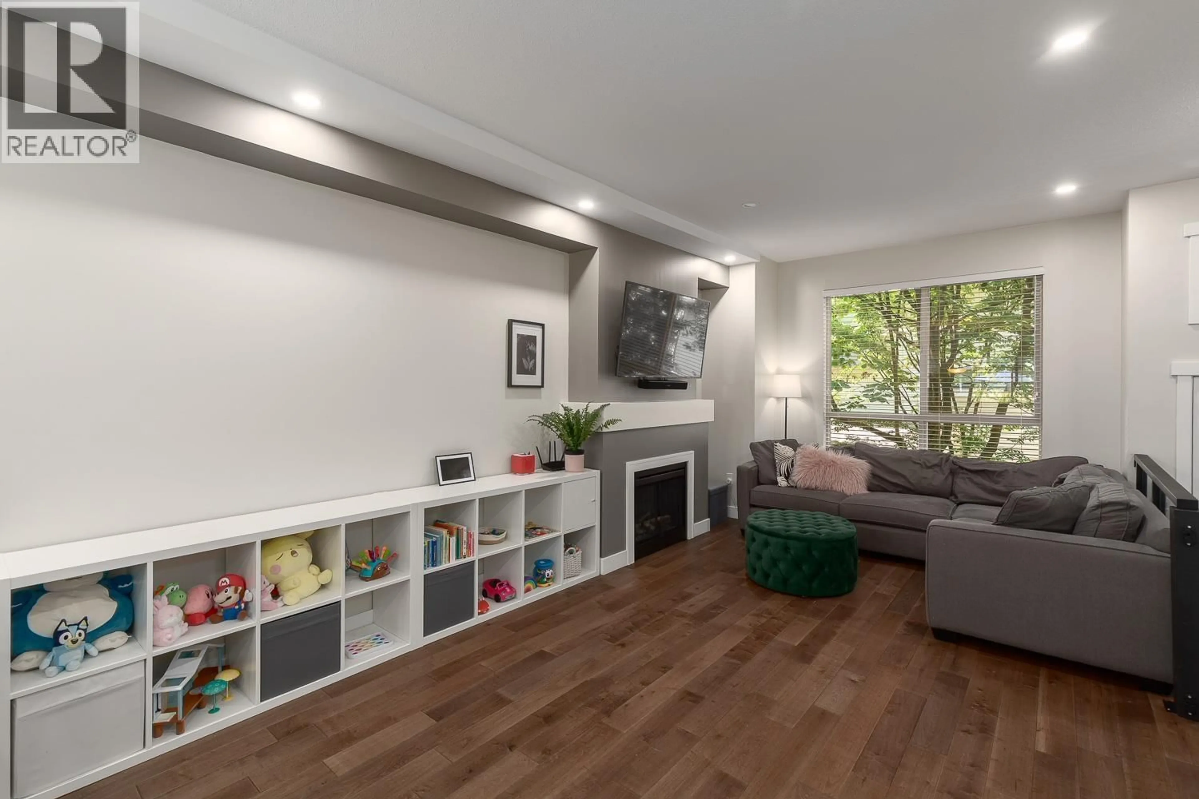 Living room with furniture, wood/laminate floor for 113 - 100 KLAHANIE DRIVE, Port Moody British Columbia V3H5K3