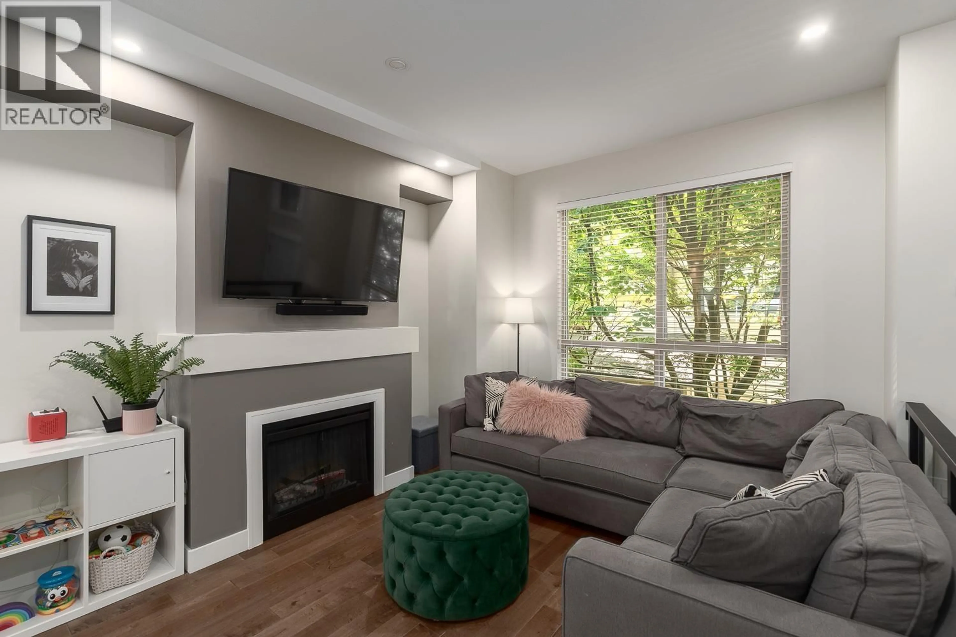Living room with furniture, unknown for 113 - 100 KLAHANIE DRIVE, Port Moody British Columbia V3H5K3