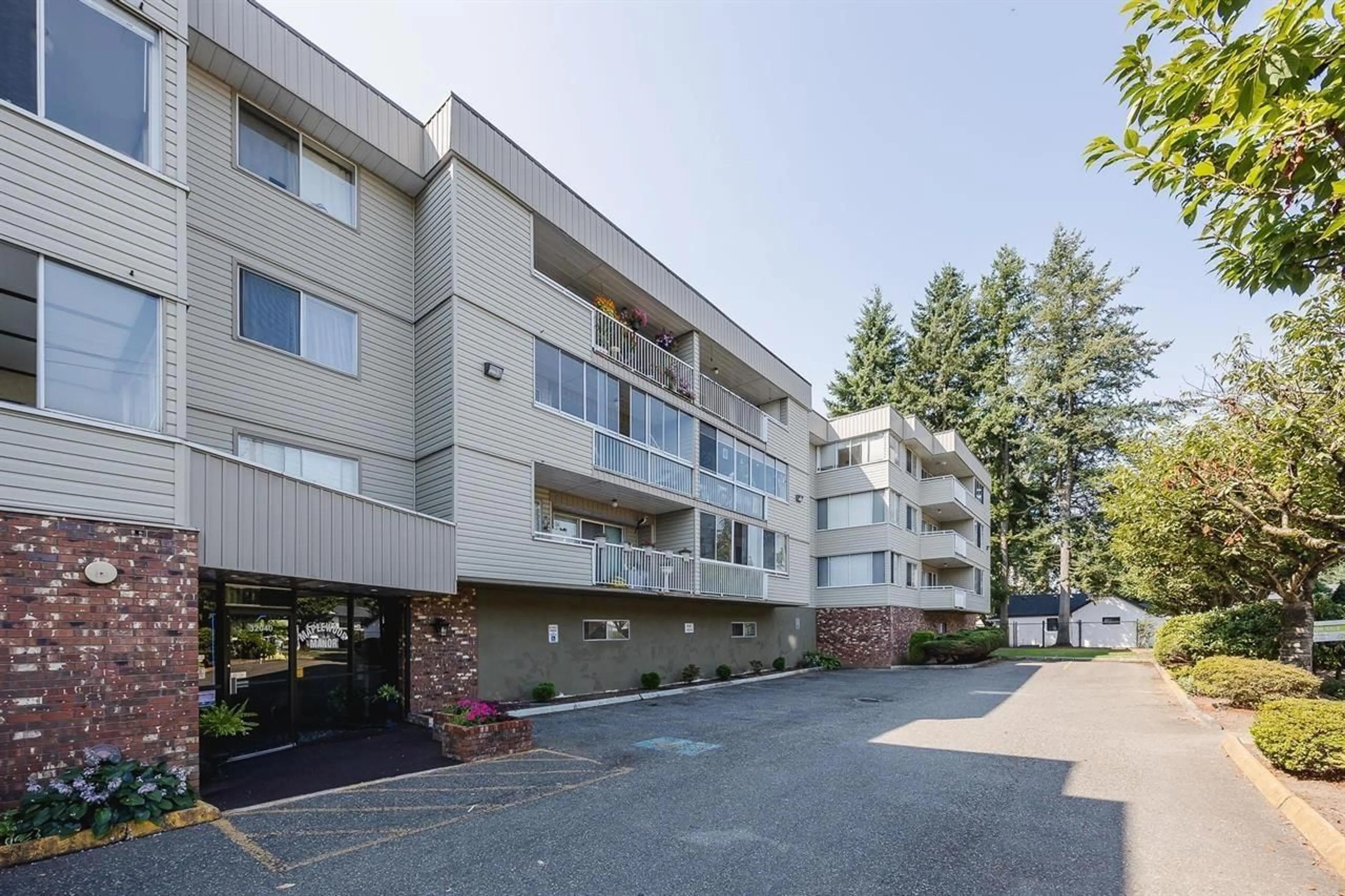 Patio, mountain view for 210 - 32040 TIMS, Abbotsford British Columbia V2T2H2