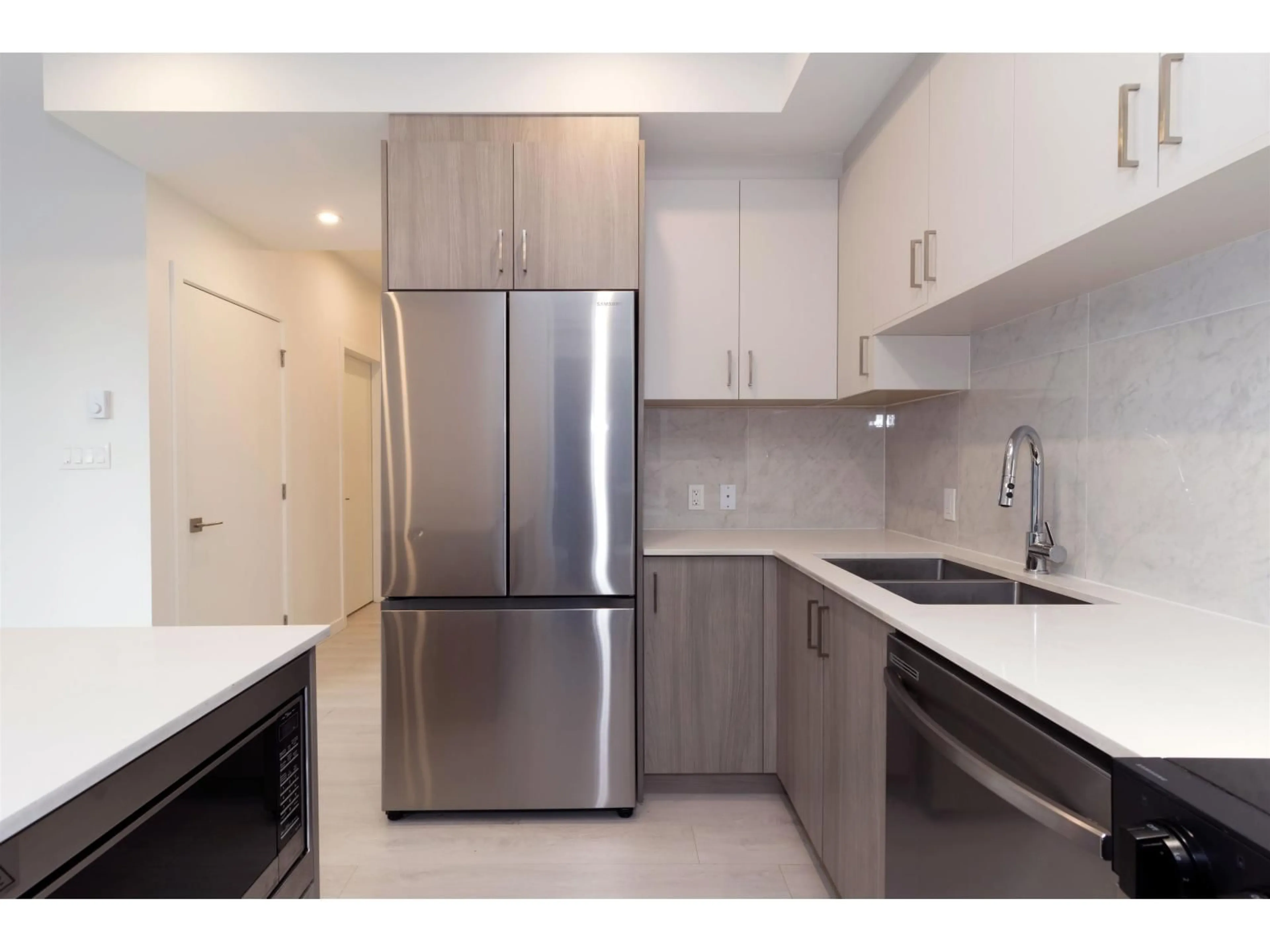 Standard kitchen, unknown for 201 - 13838 108, Surrey British Columbia V3T0T8