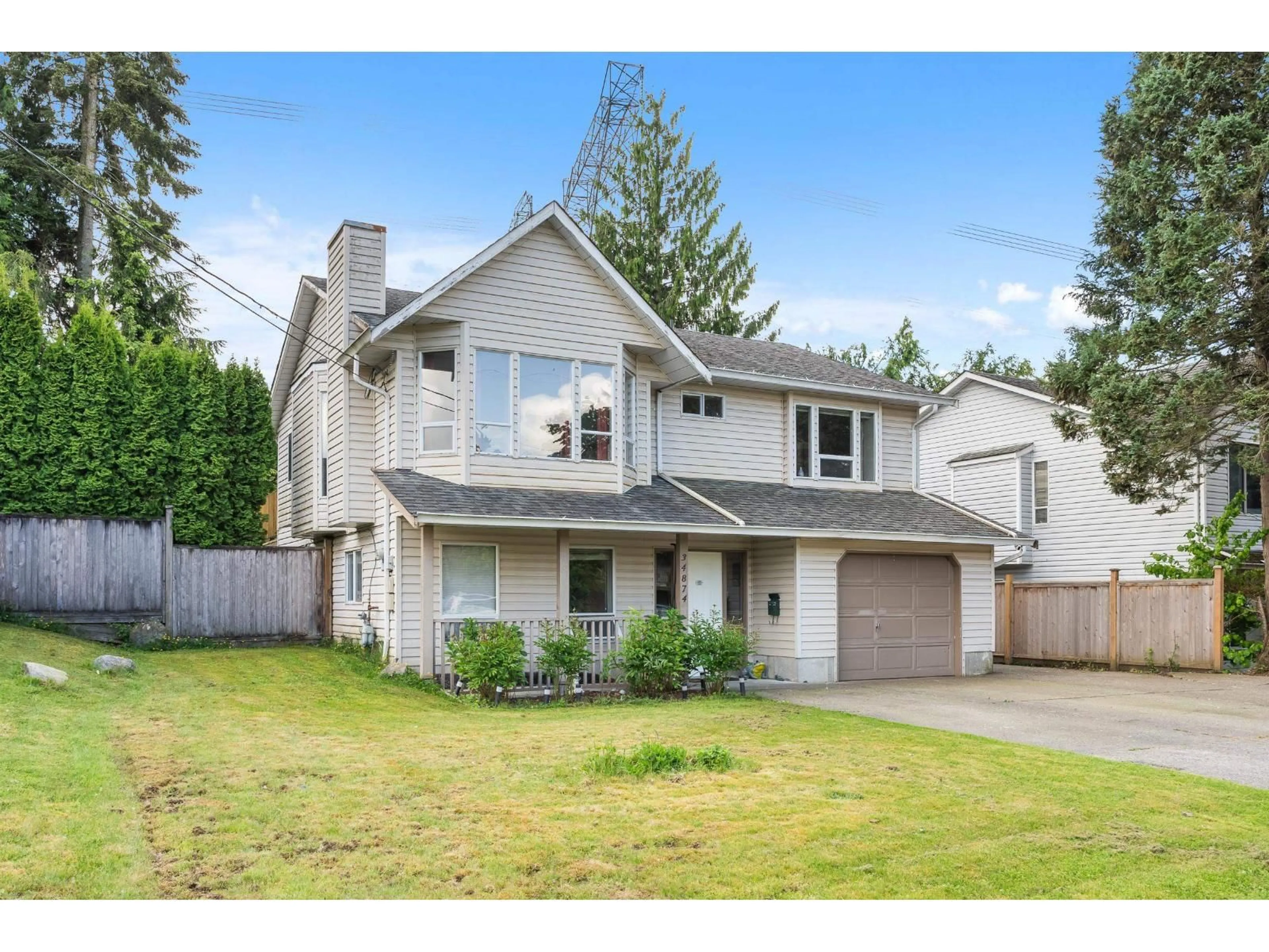 Home with vinyl exterior material, street for 34874 HIGH, Abbotsford British Columbia V2S4P6