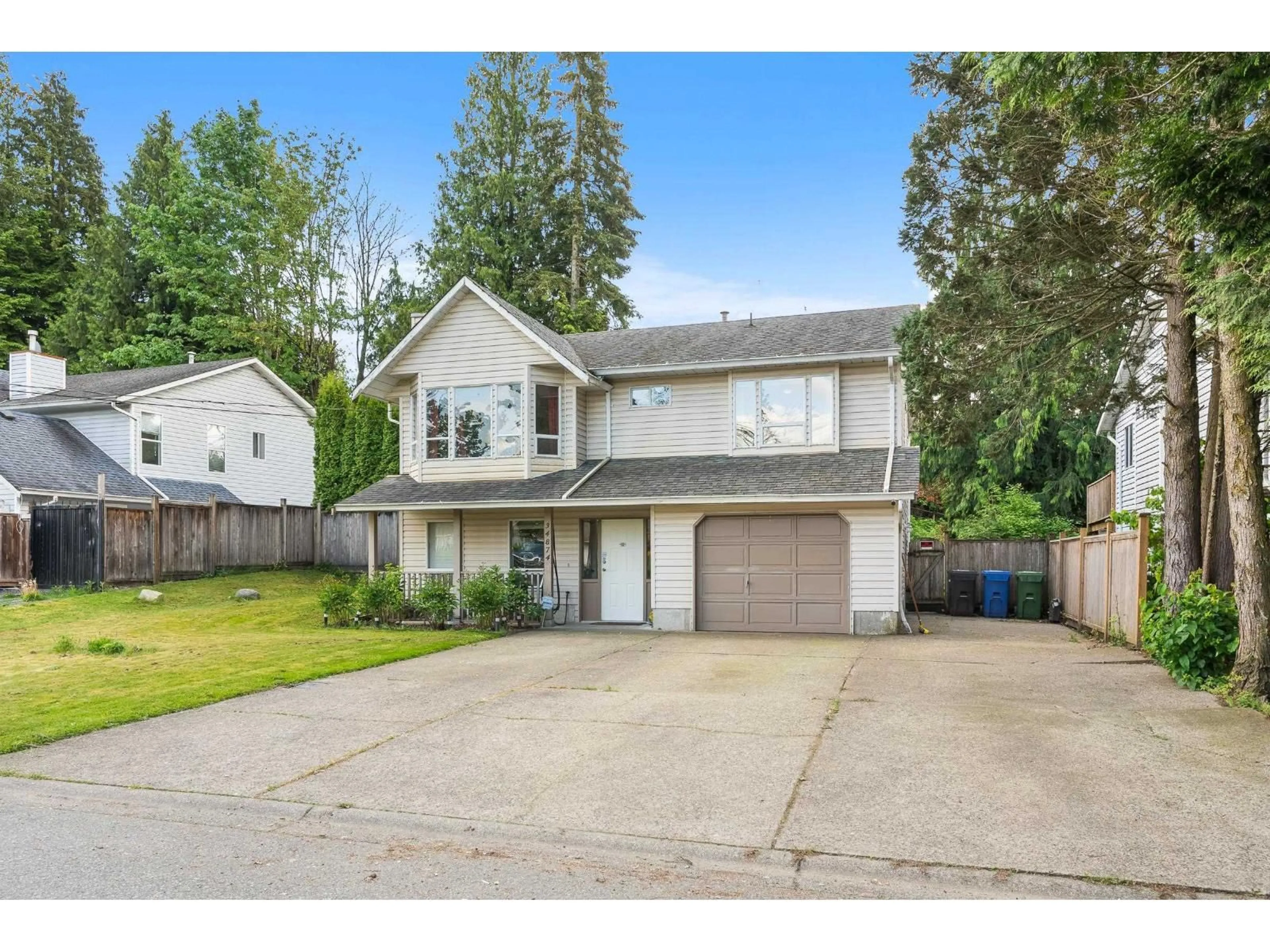 Home with vinyl exterior material, street for 34874 HIGH, Abbotsford British Columbia V2S4P6