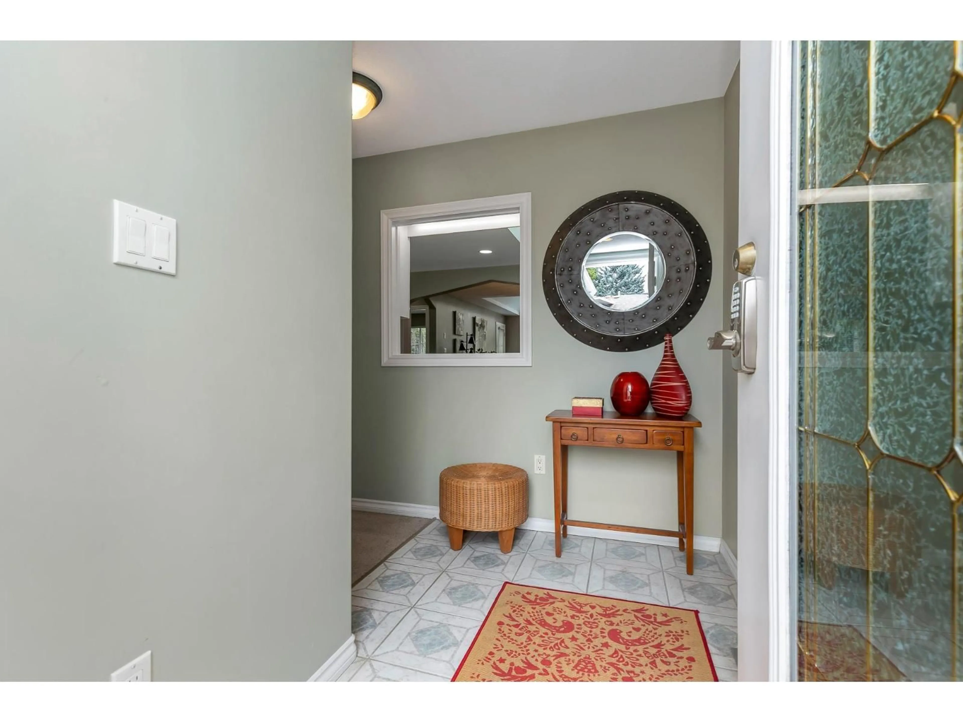 Indoor entryway for 3 - 9574 WOODBINE STREET, Chilliwack British Columbia V2P5S4