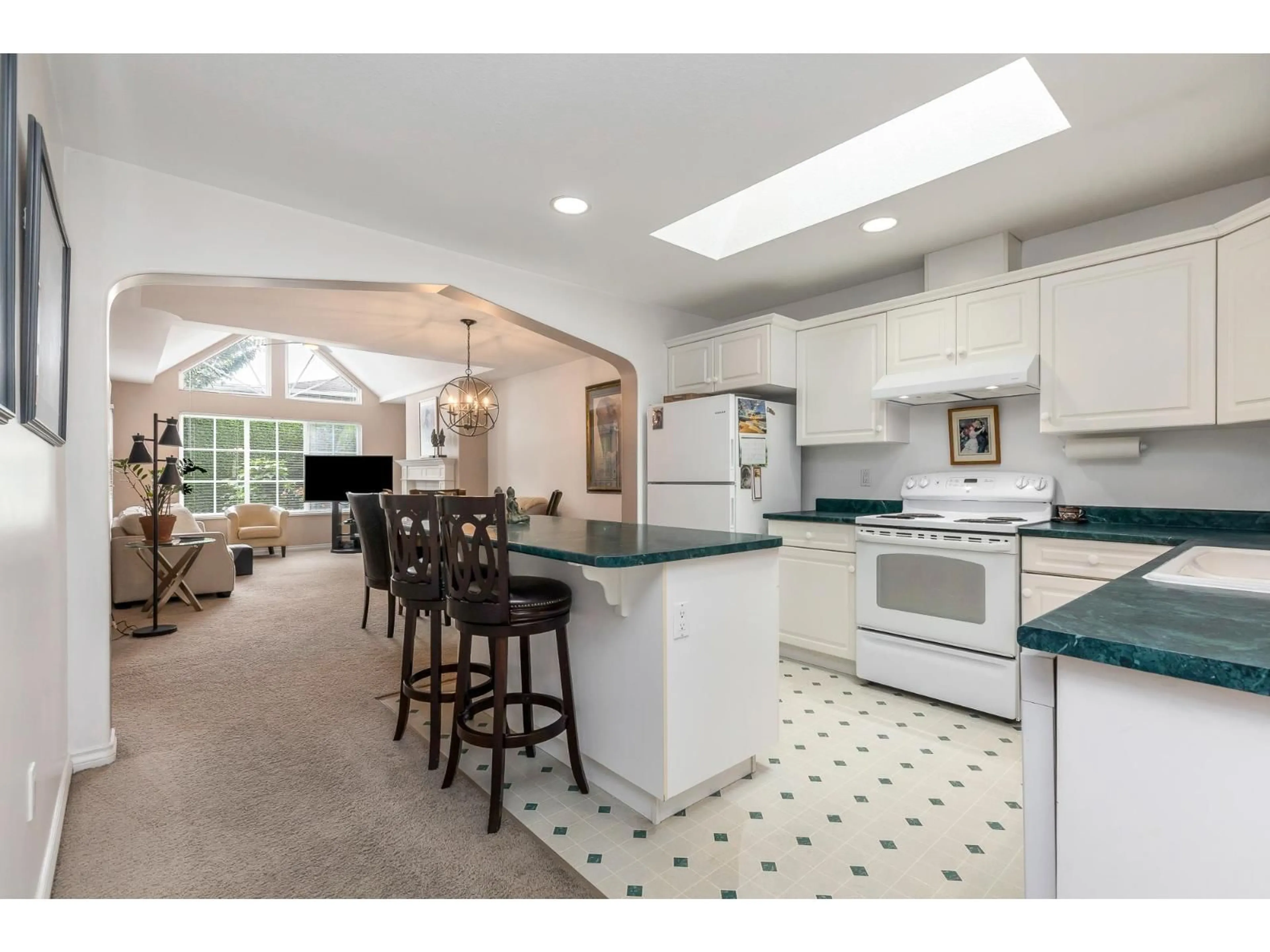Open concept kitchen, ceramic/tile floor for 3 - 9574 WOODBINE STREET, Chilliwack British Columbia V2P5S4