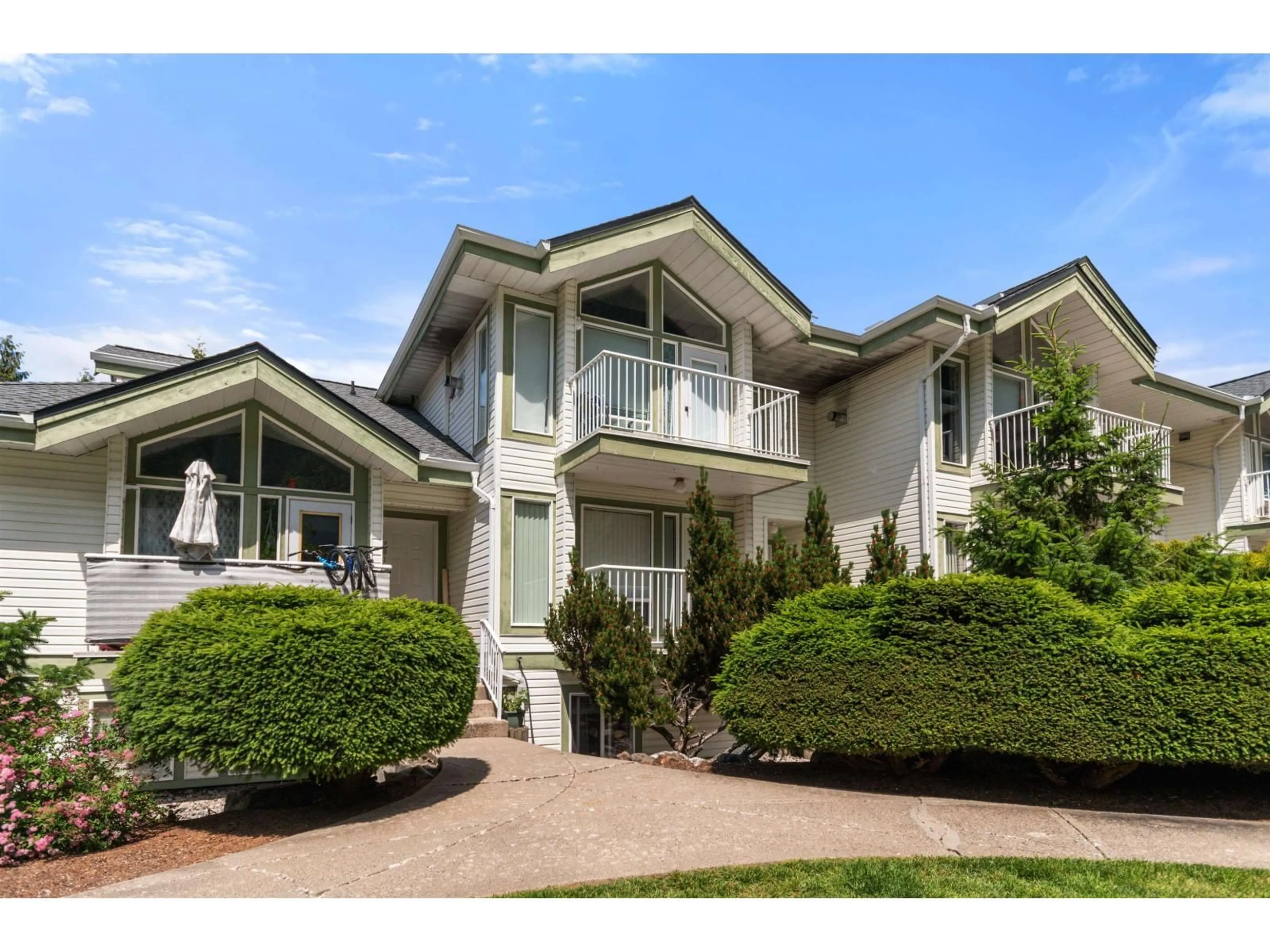 Home with vinyl exterior material, street for 202 - 1275 SCOTT DRIVE, Hope British Columbia V0X1L4