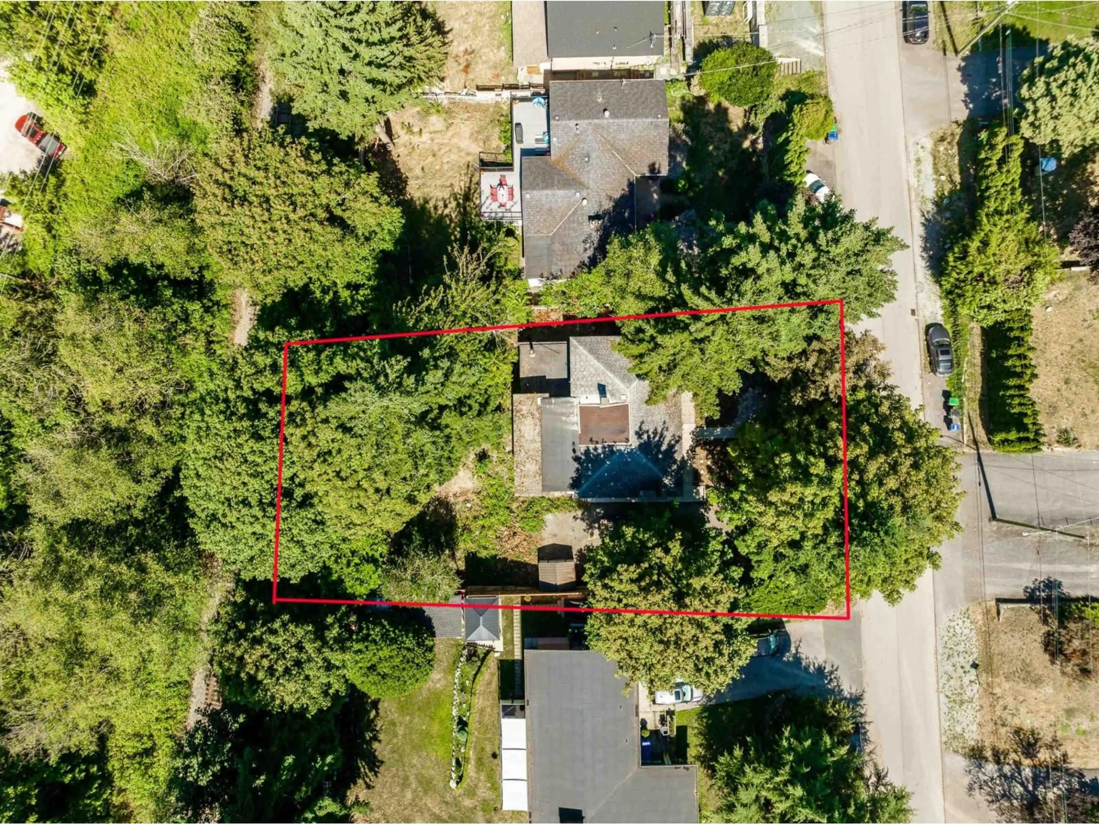A pic from outside/outdoor area/front of a property/back of a property/a pic from drone, unknown for 10257 124, Surrey British Columbia V3V4T4