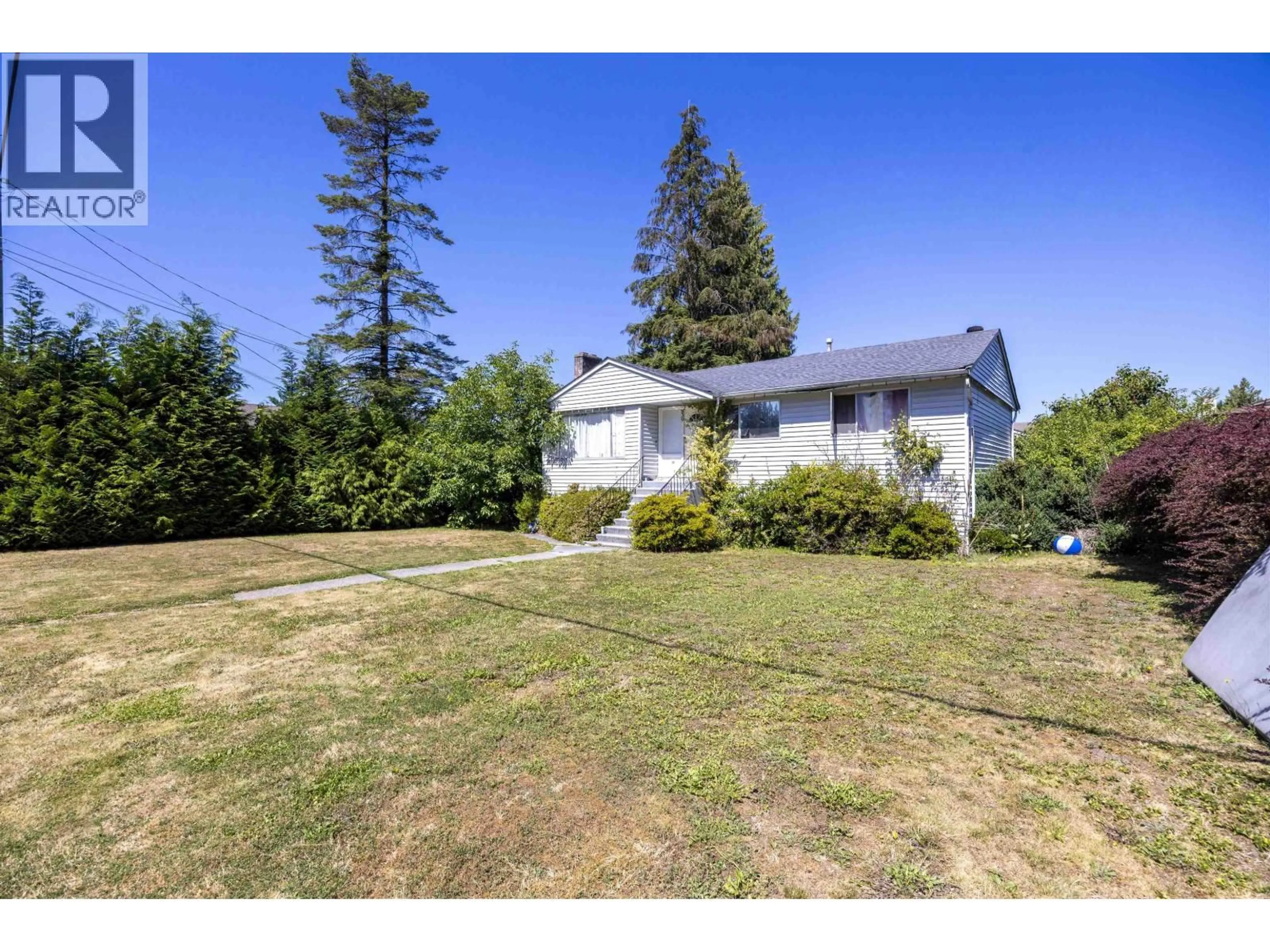 A pic from outside/outdoor area/front of a property/back of a property/a pic from drone, mountain view for 839 REGAN AVENUE, Coquitlam British Columbia V3J3B1