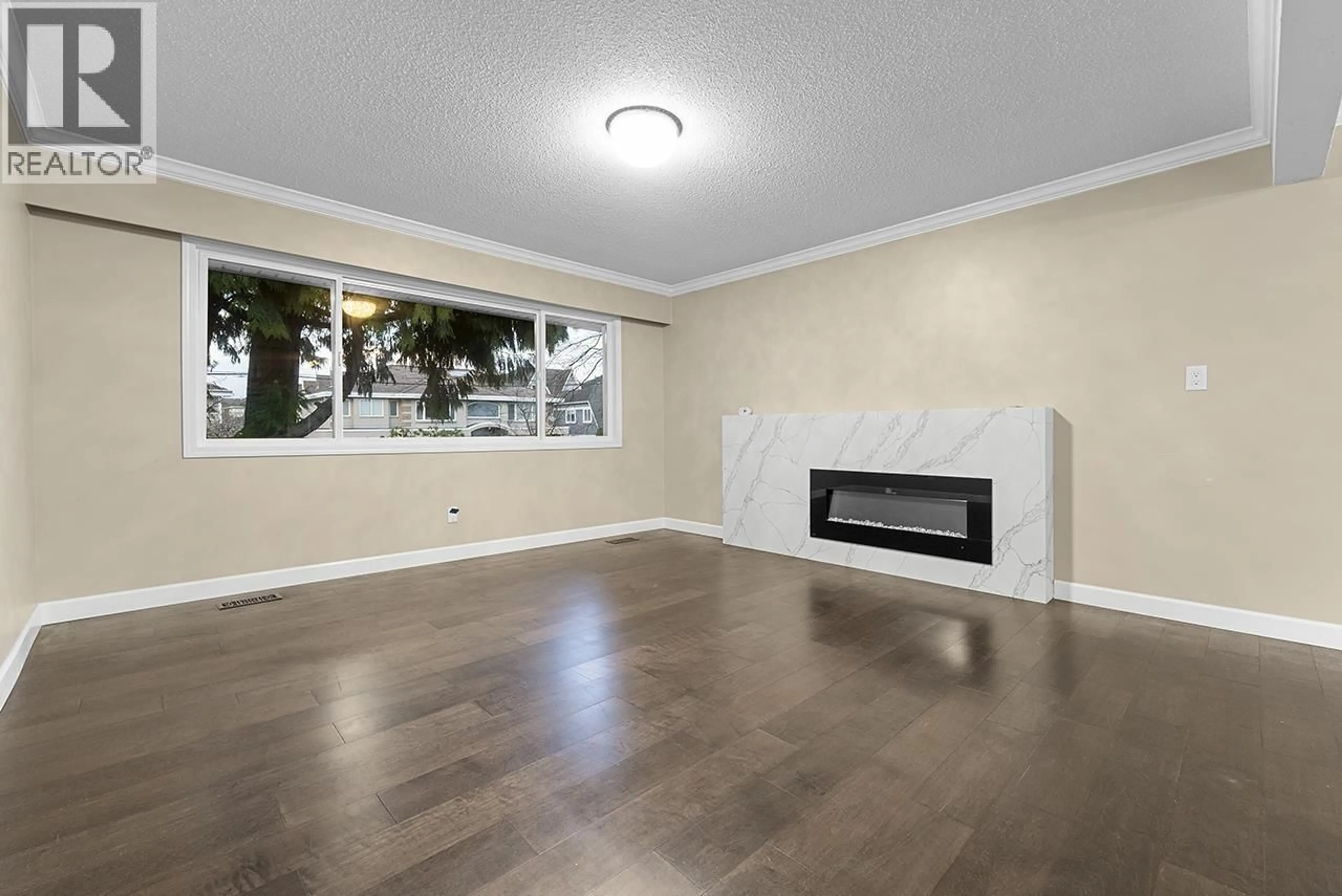 Living room with furniture, wood/laminate floor for 9248 GENERAL CURRIE ROAD, Richmond British Columbia V6Y1M6