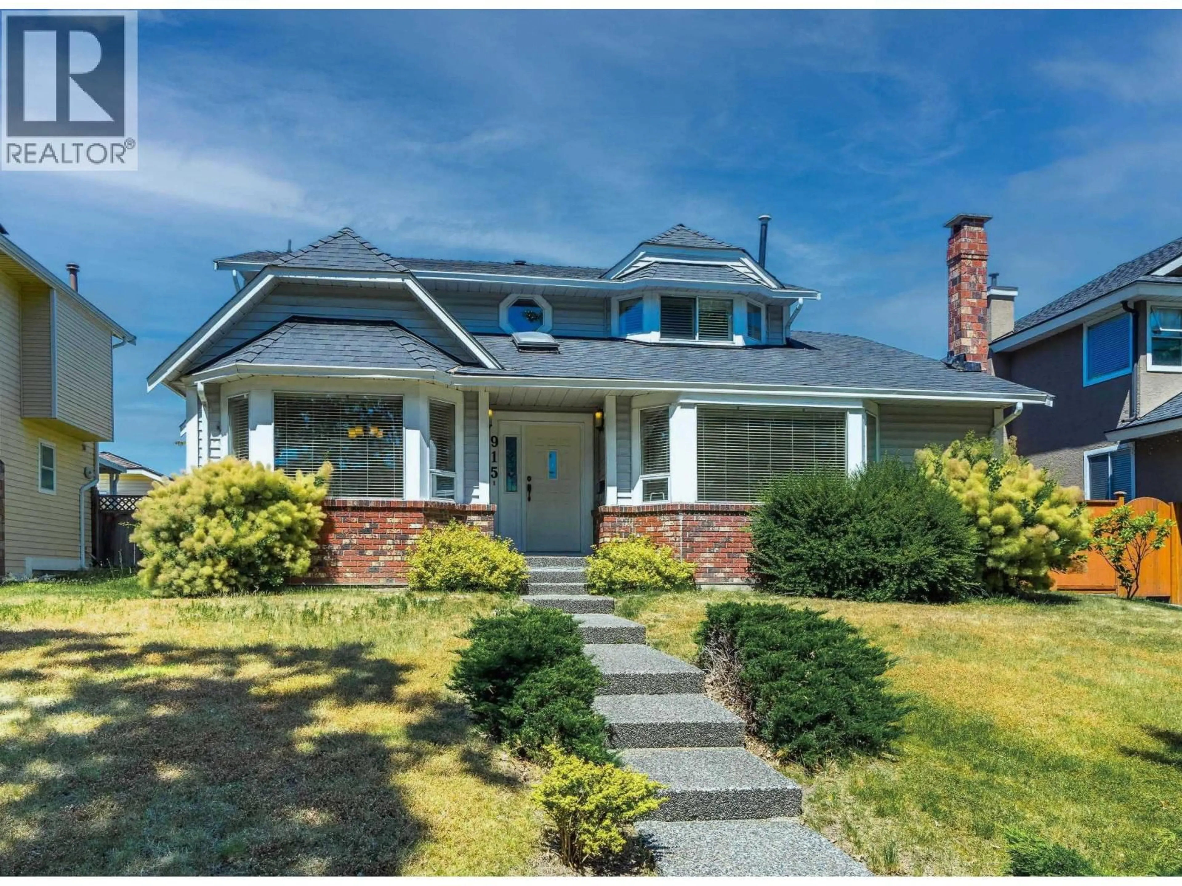 Home with vinyl exterior material, street for 915 CITADEL DRIVE, Port Coquitlam British Columbia V3C5J2