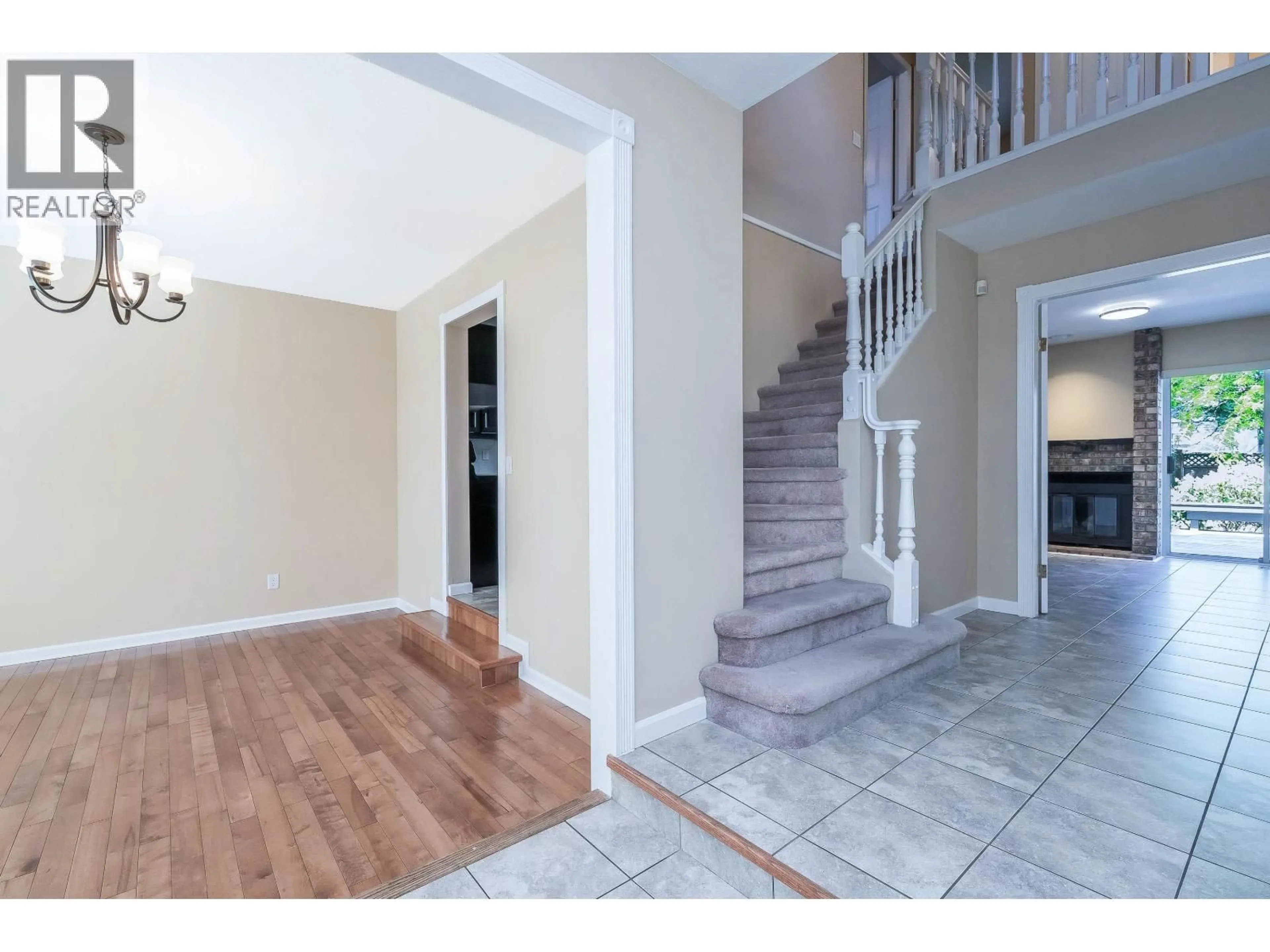 Indoor entryway for 915 CITADEL DRIVE, Port Coquitlam British Columbia V3C5J2
