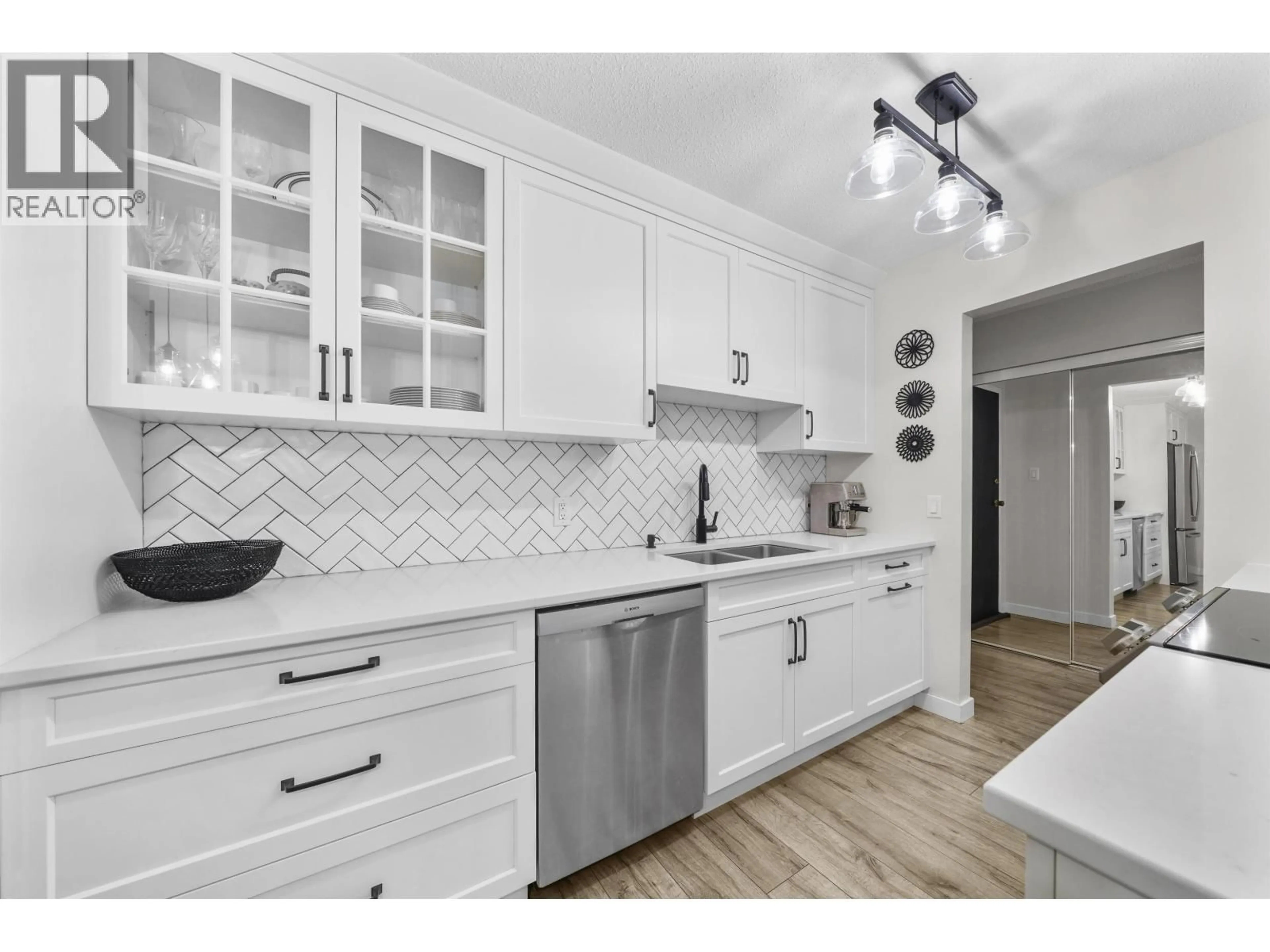 Open concept kitchen, ceramic/tile floor for 316 - 371 ELLESMERE AVENUE, Burnaby British Columbia V5B3T1
