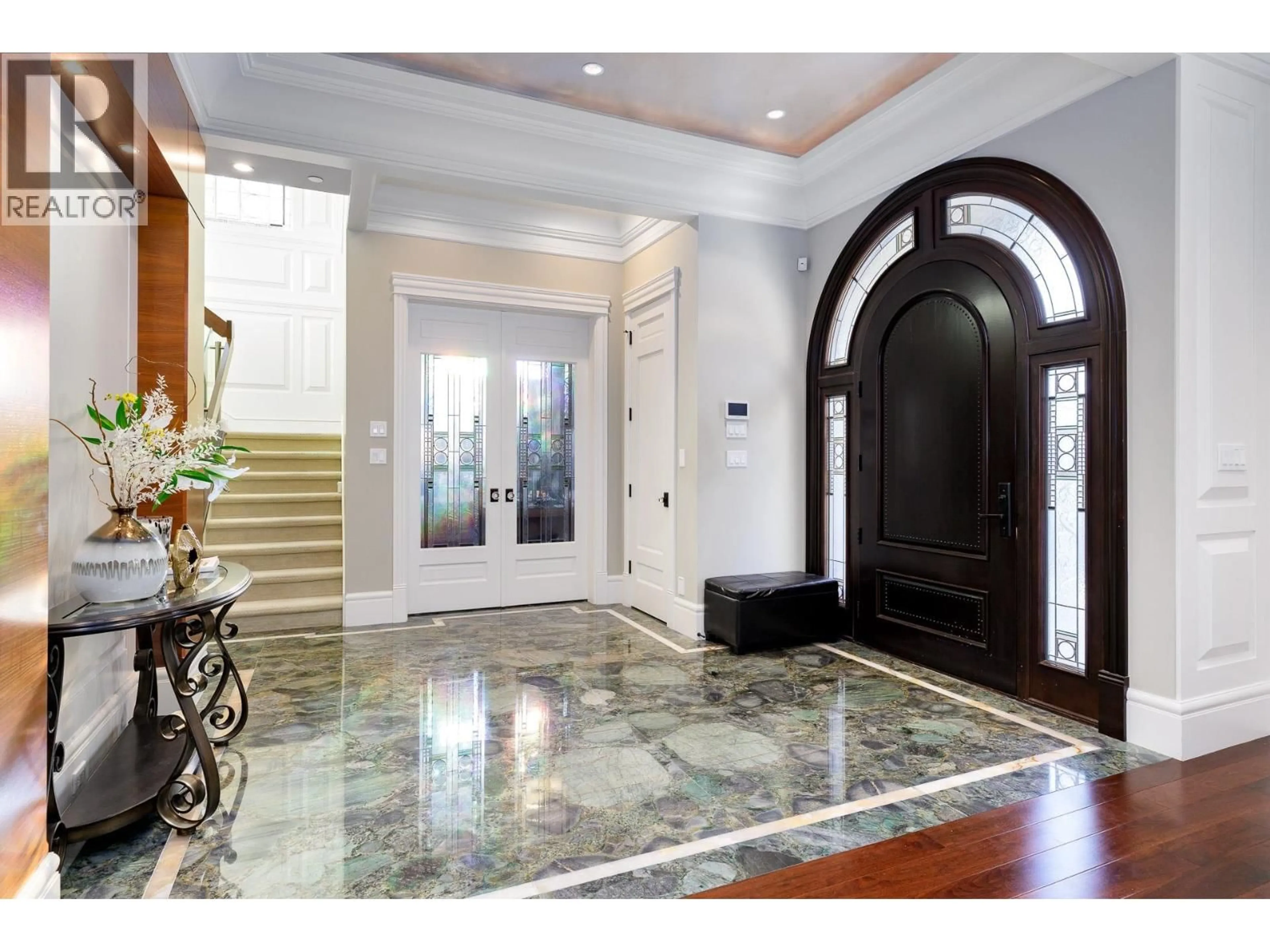 Indoor foyer for 5826 ANGUS DRIVE, Vancouver British Columbia V6M3N8