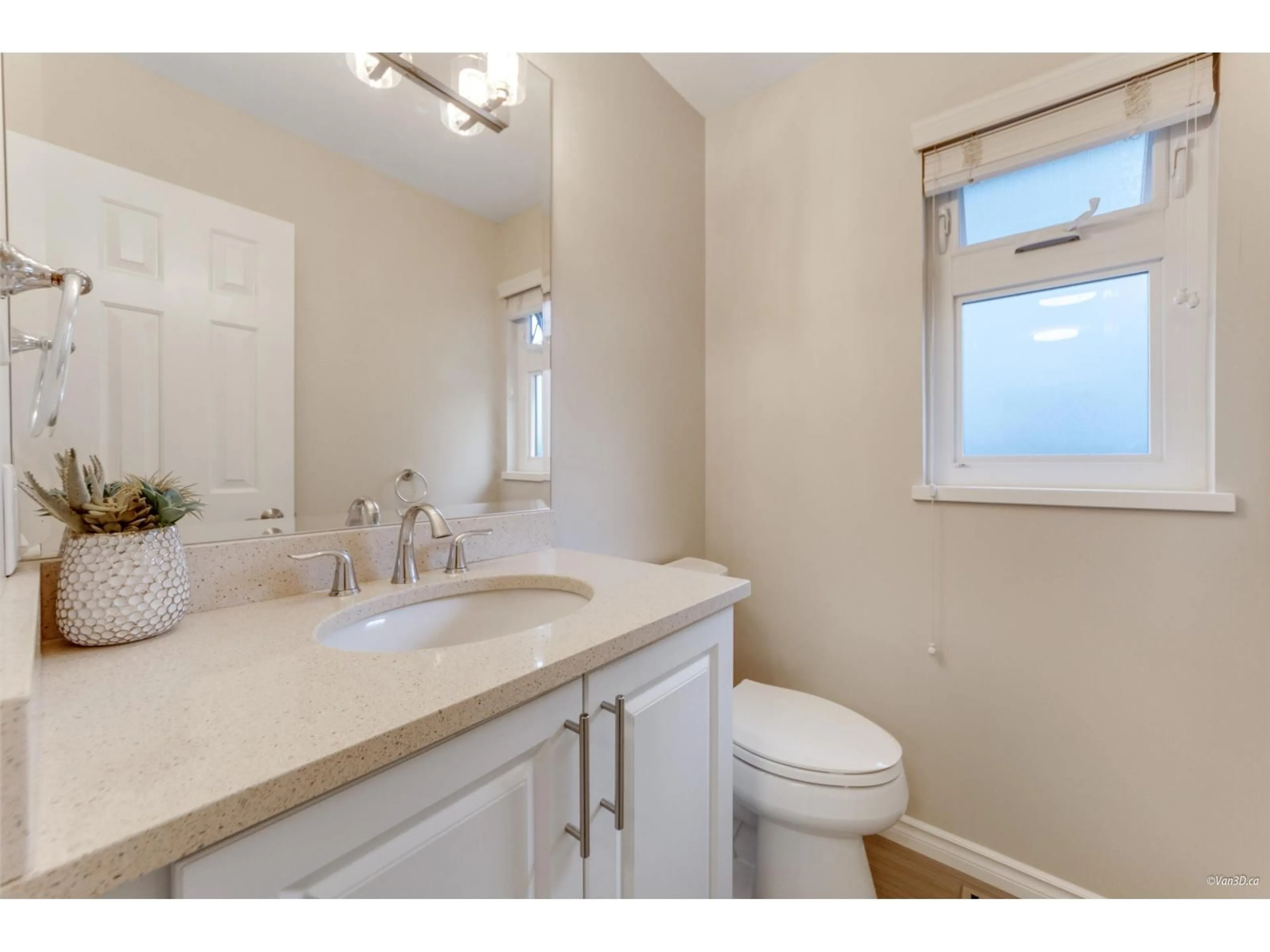 Standard bathroom, ceramic/tile floor for 14854 21, Surrey British Columbia V4A8L6