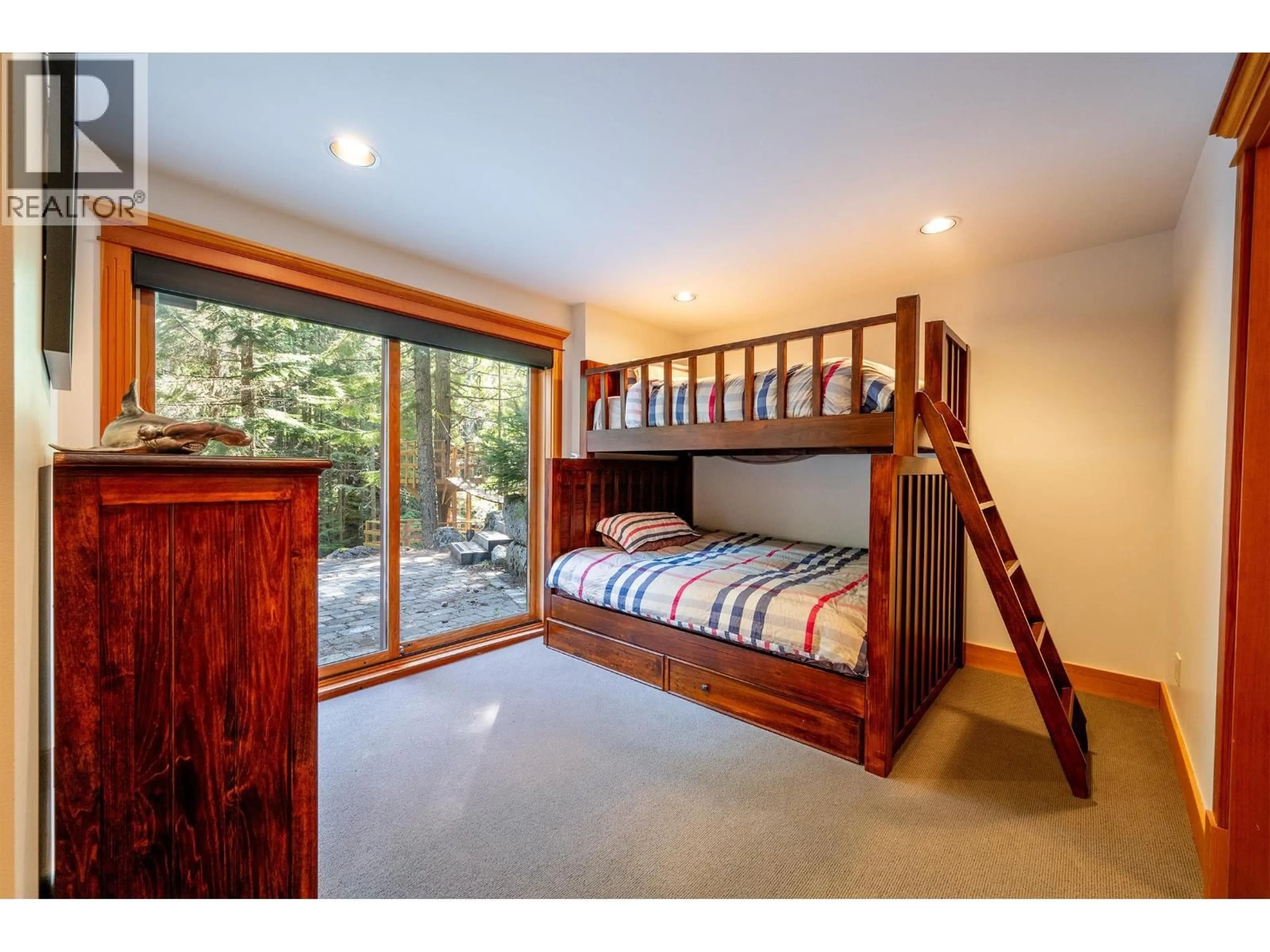 Bedroom with bed, unknown for 3806 SUNRIDGE PLACE, Whistler British Columbia V8E0W1