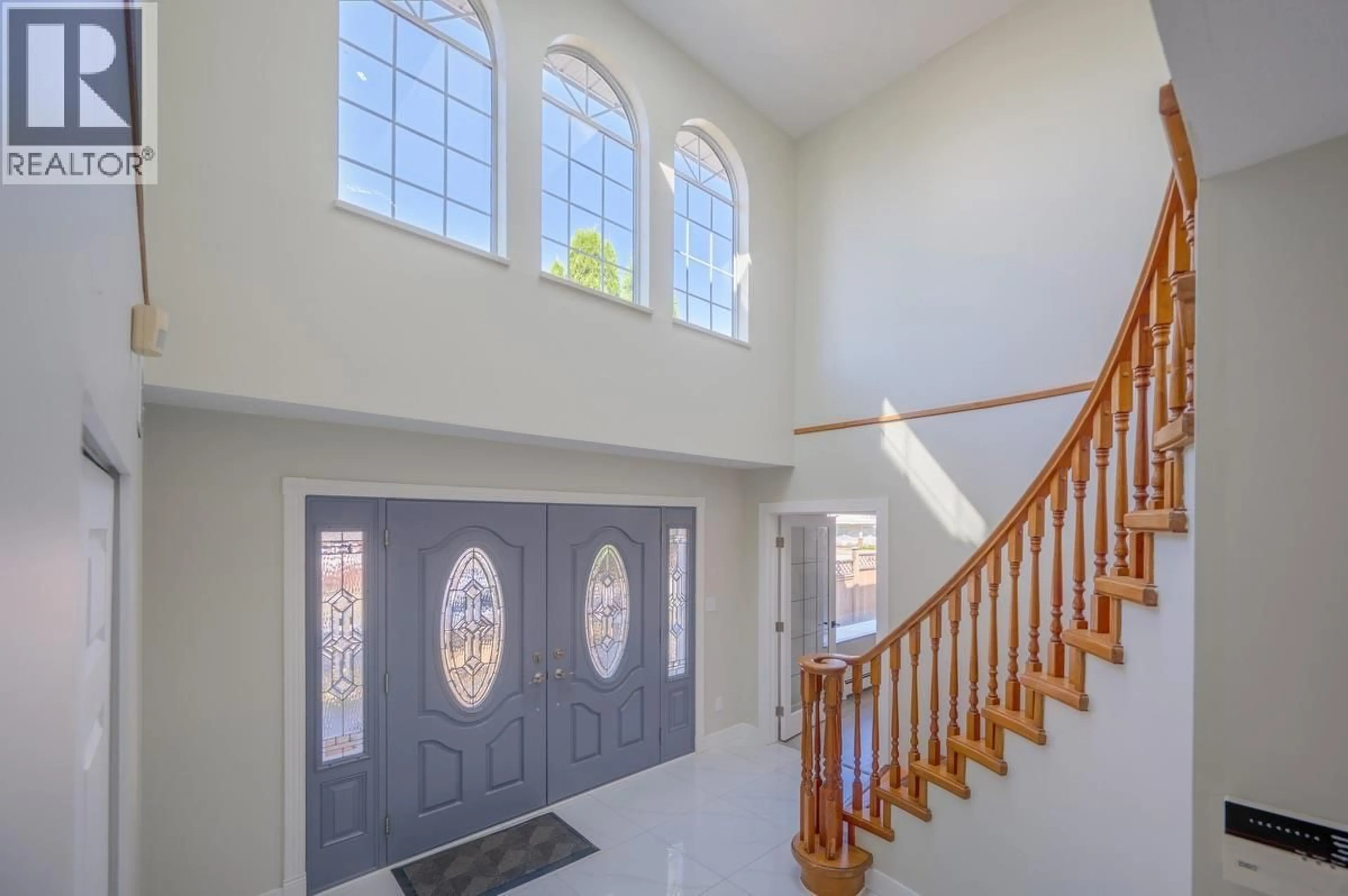 Indoor foyer for 3288 26TH AVENUE, Vancouver British Columbia V5R1L7