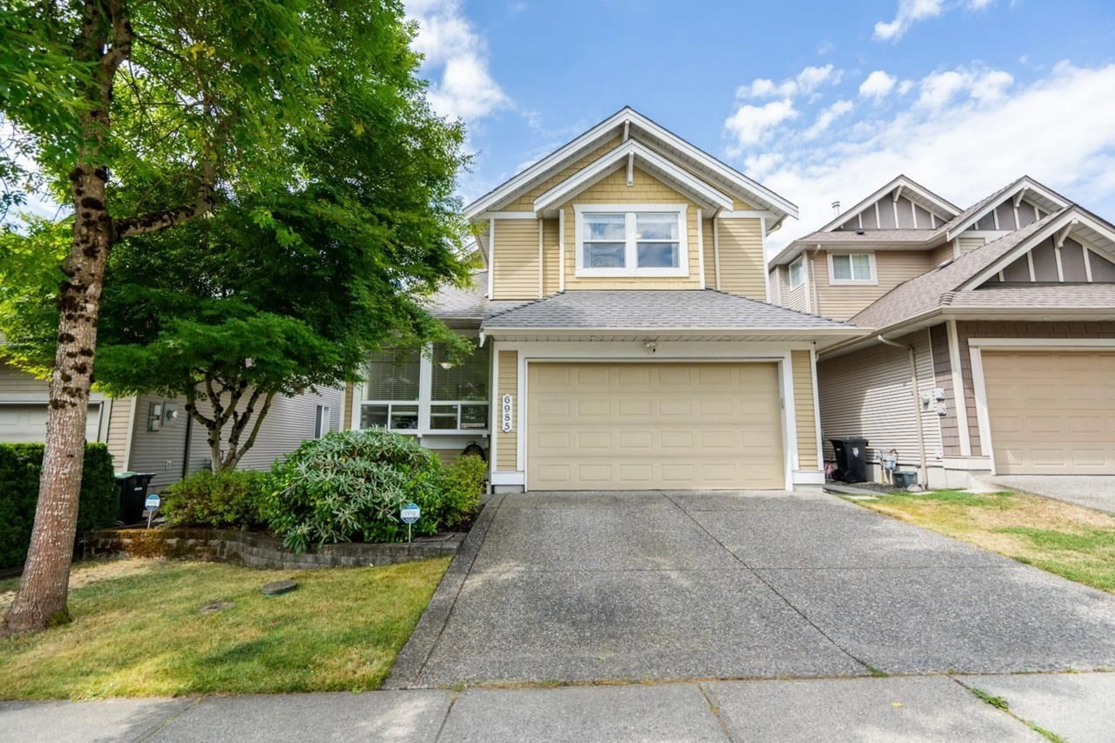 Home with vinyl exterior material, street for 6985 196A, Langley British Columbia V2Y3A7