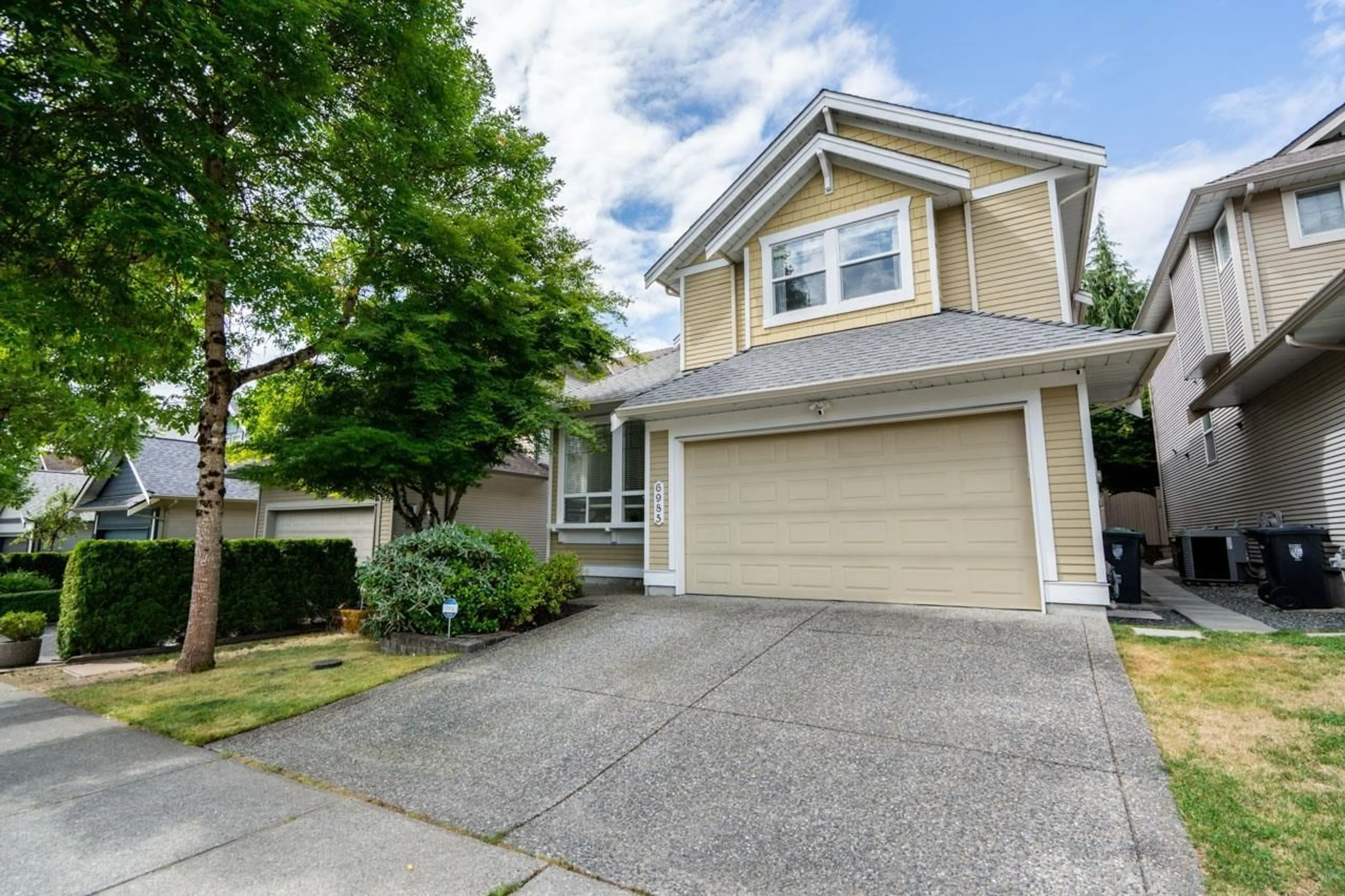 Home with vinyl exterior material, street for 6985 196A, Langley British Columbia V2Y3A7