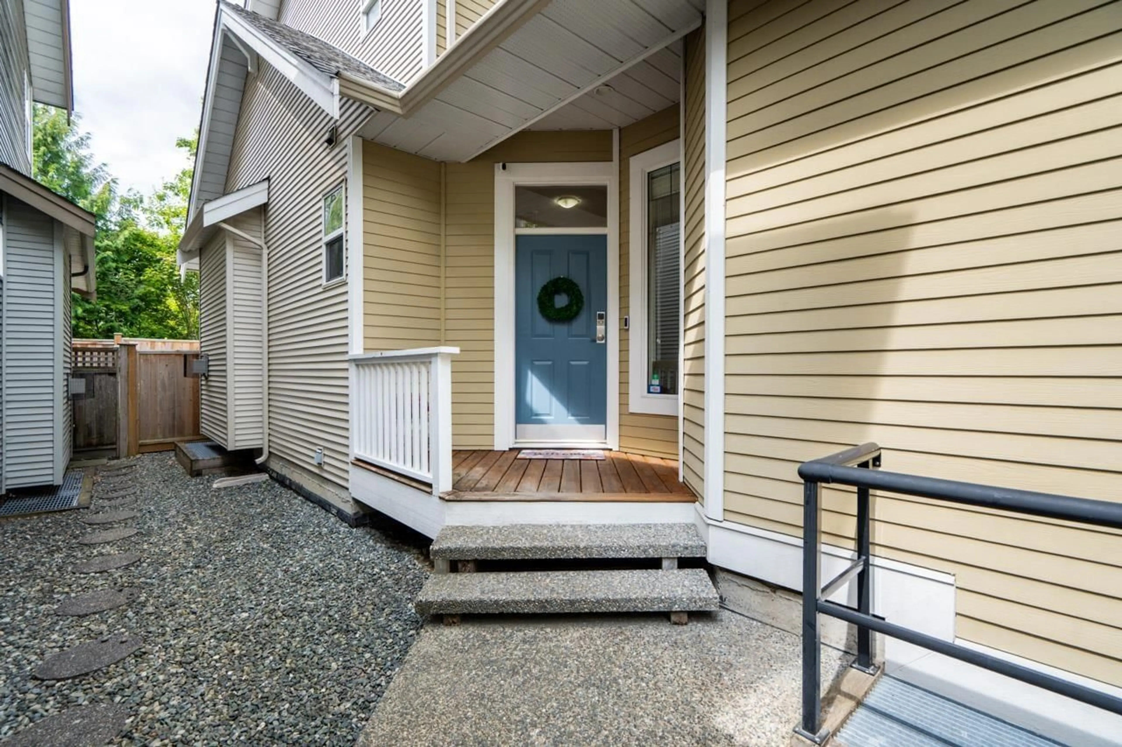 Indoor entryway for 6985 196A, Langley British Columbia V2Y3A7