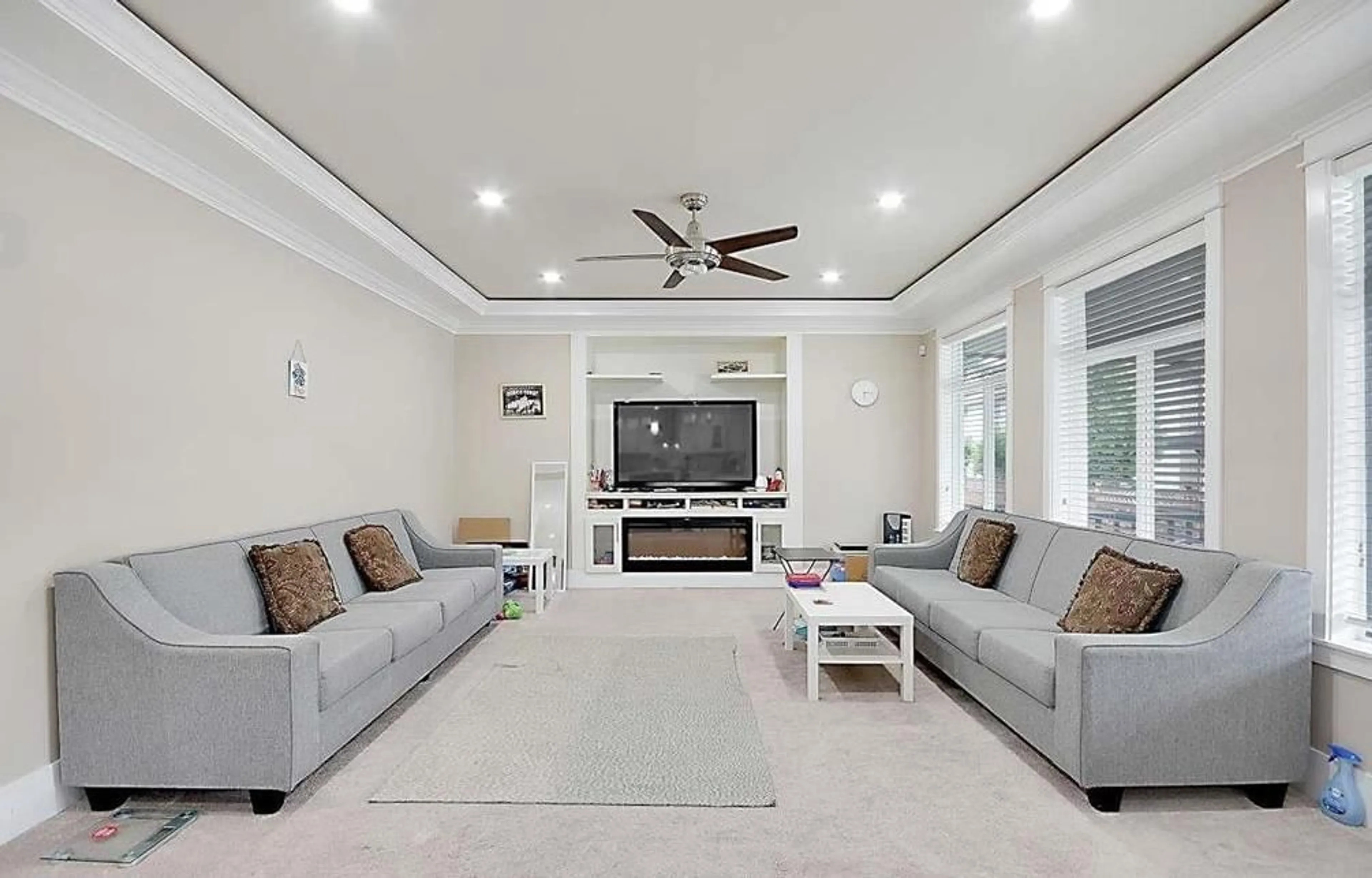 Living room with furniture, unknown for 7893 147A, Surrey British Columbia V3S2T8