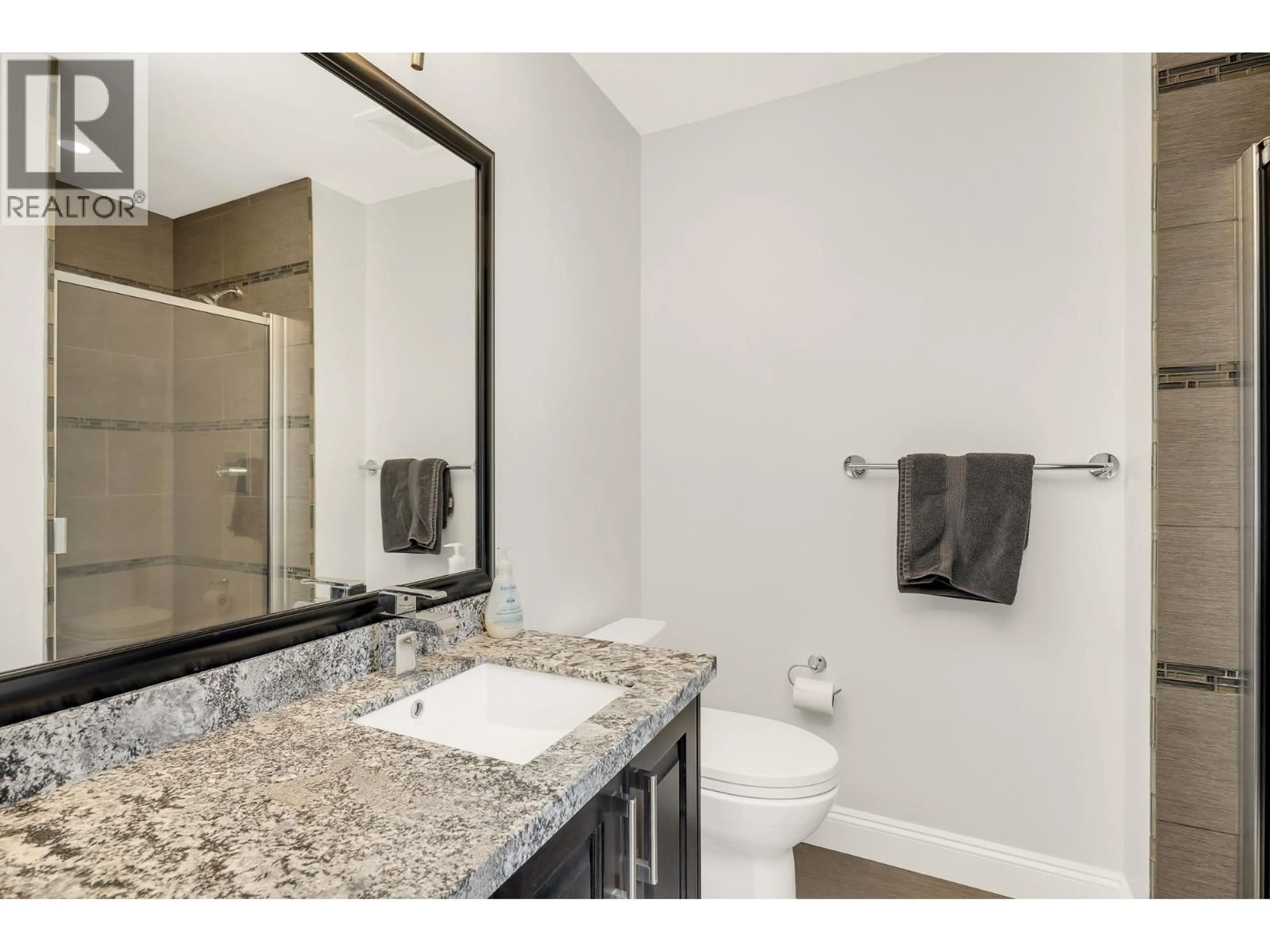 Standard bathroom, ceramic/tile floor for 1020 JAY CRESCENT, Squamish British Columbia V8B0P2