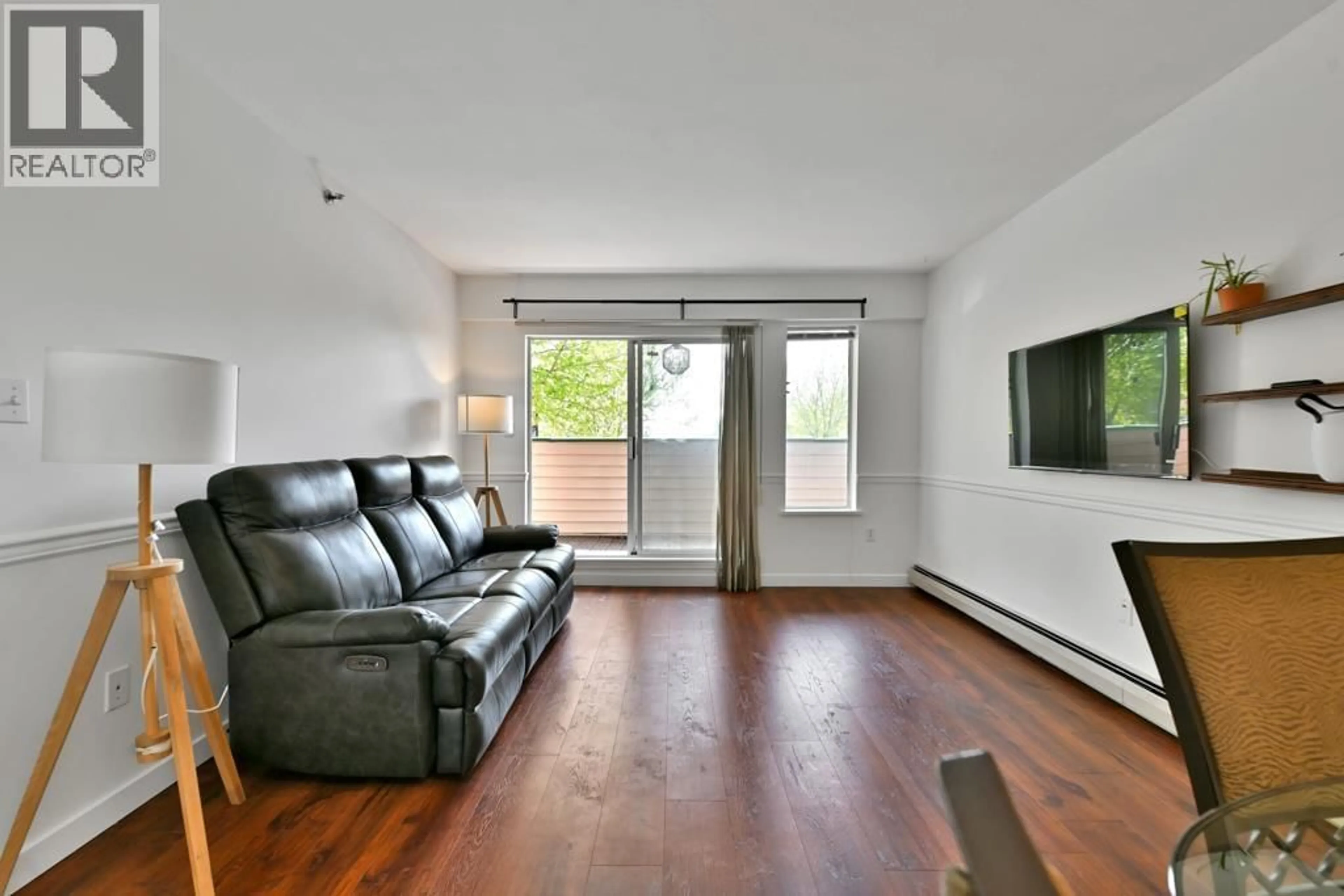 Living room with furniture, wood/laminate floor for 213 - 22661 LOUGHEED HIGHWAY, Maple Ridge British Columbia V2X2V4